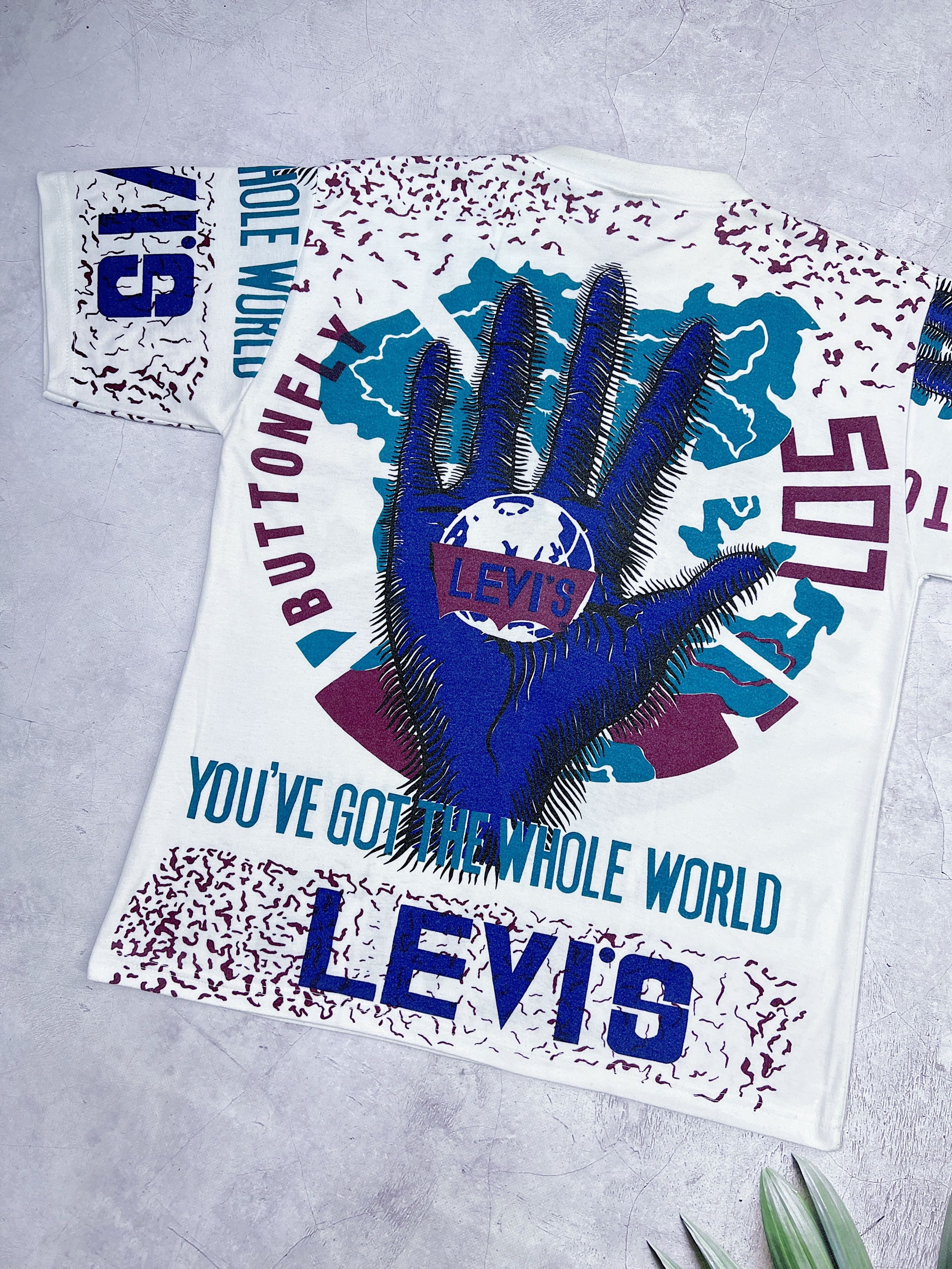 Levi's × Vintage Vintage Levi's T-Shirt You've Got The Whole World 501 Series Size US L / EU 52-54 / 3 - 13 Thumbnail