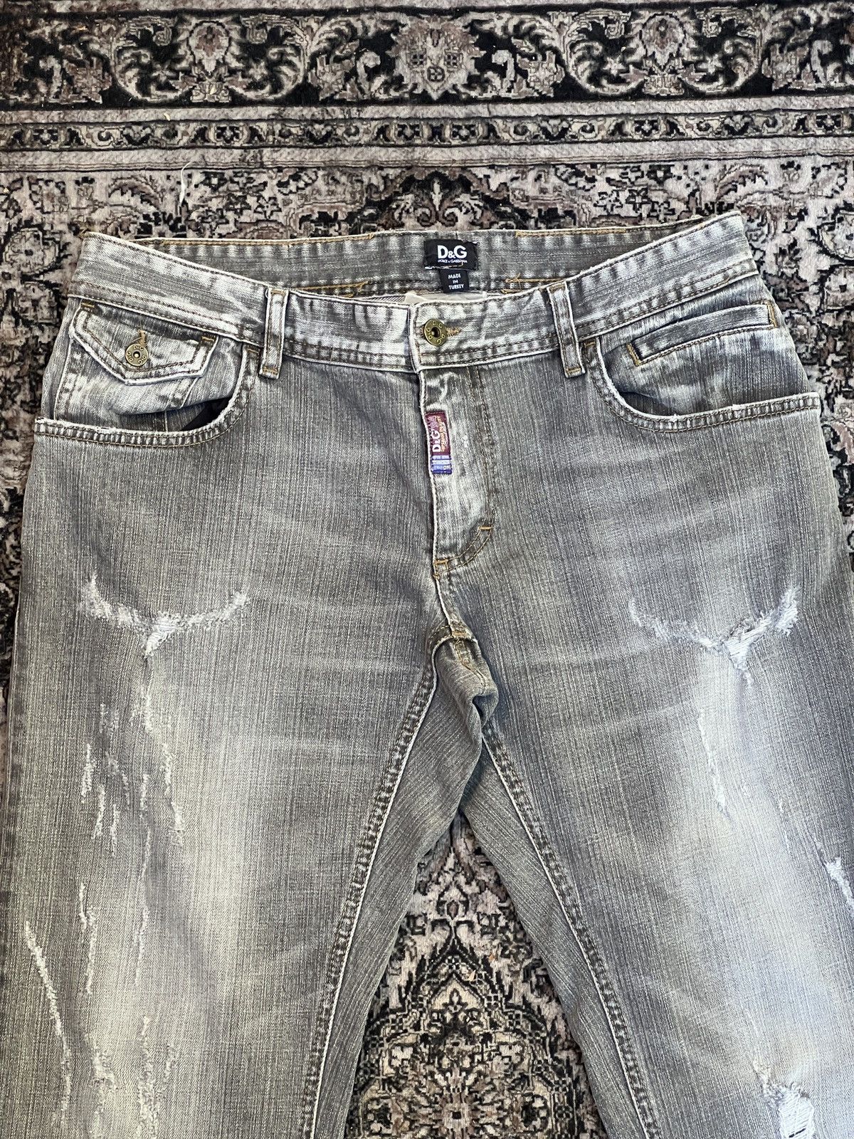 Designer × Dolce & Gabbana Dolce & Gabbana Light Gray Denim Dostressed Jeans (34W/34L) Size US 34 / EU 50 - 3 Thumbnail