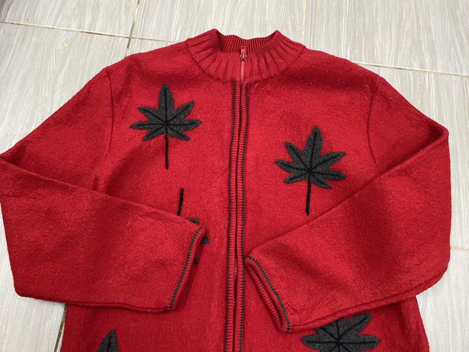 Vintage Vintage Red Wool FullZip Cardigan Black Maple Leaf Appliqués Size US M / EU 48-50 / 2 - 4 Thumbnail