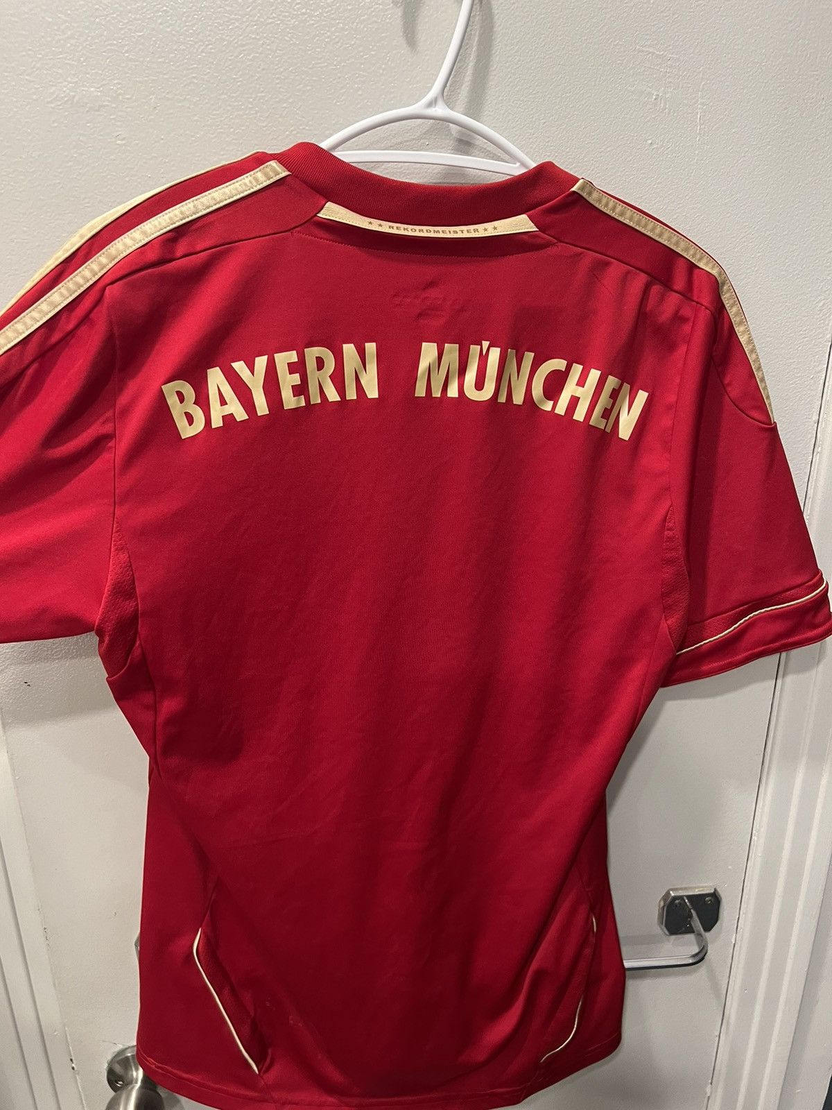 Adidas BAYERN MUNICH 2011 2012 HOME FOOTBALL SHIRT SOCCER JERSEY Size US S / EU 44-46 / 1 - 5 Thumbnail