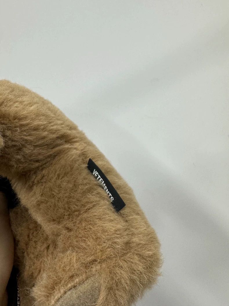 Vetements Vetements size 36-37 19Fw Hug me Slipper Teddy Bear Slipper Size US 5 / EU 37 - 4 Thumbnail