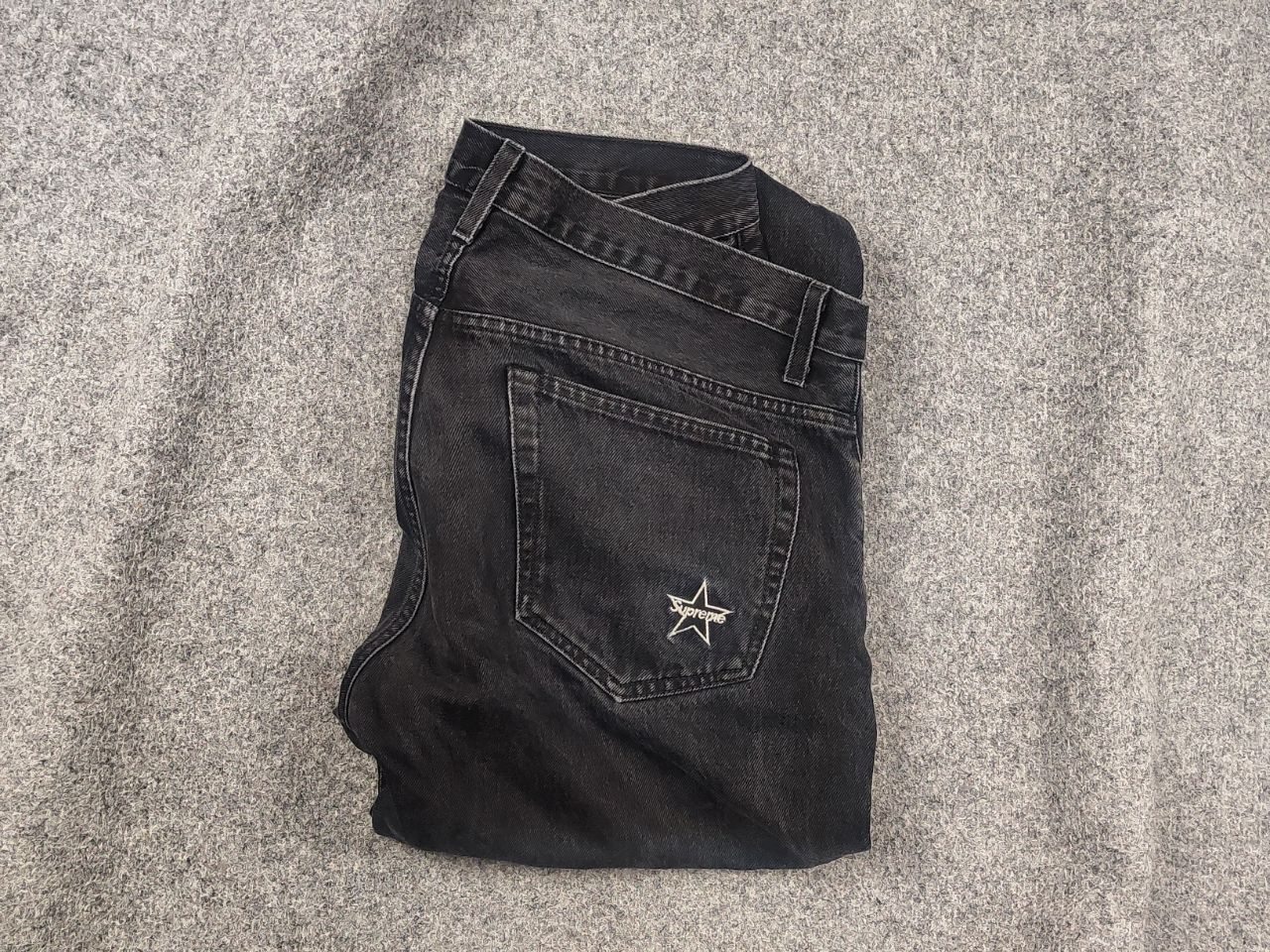 Supreme Washed Black Denim Regular Jeans Star Logo Vintage