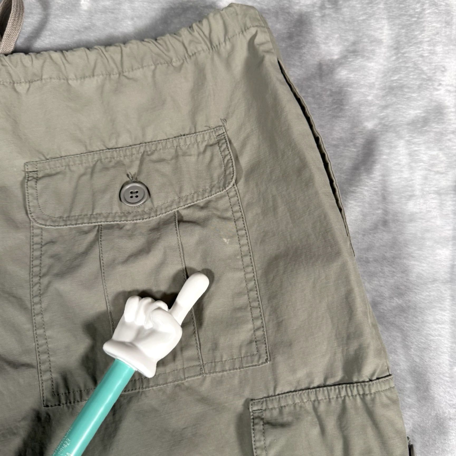 Gap VINTAGE Gap Cargo Pants Mens L 31” Gray/Green Baggy Paratrooper Army Canvas Cotton Straight Relaxed Pants Mens Size US 33 - 7 Thumbnail