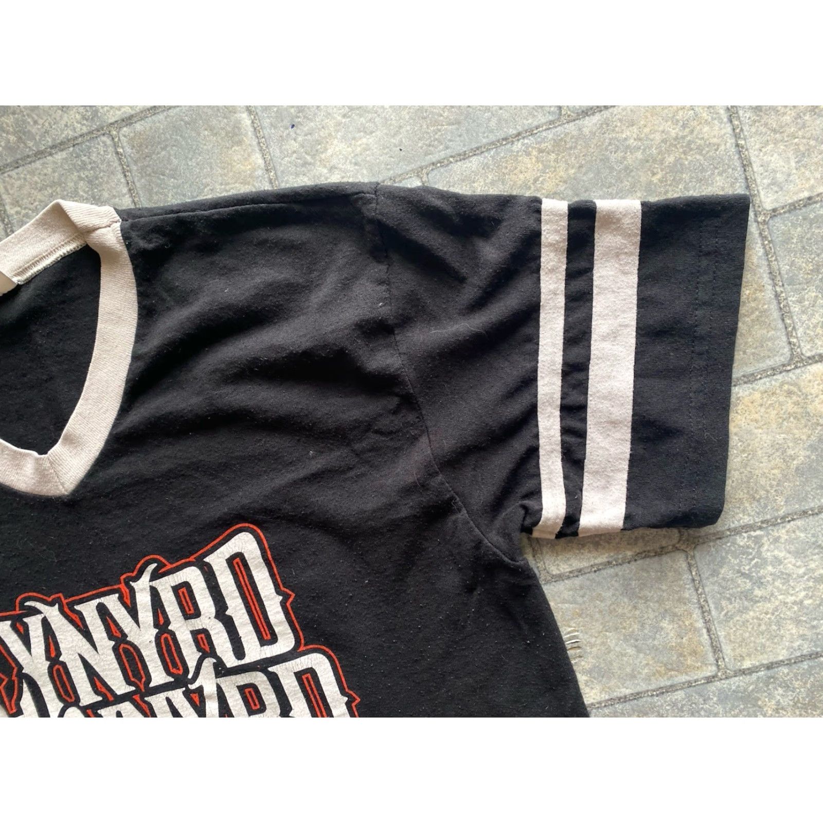 Augusta Sportswear VINTAGE 2018 Lynyrd Skynyrd V Neck T Shirt Mens M Last Of Street Survivors Farewell Tour Size US M / EU 48-50 / 2 - 4 Thumbnail
