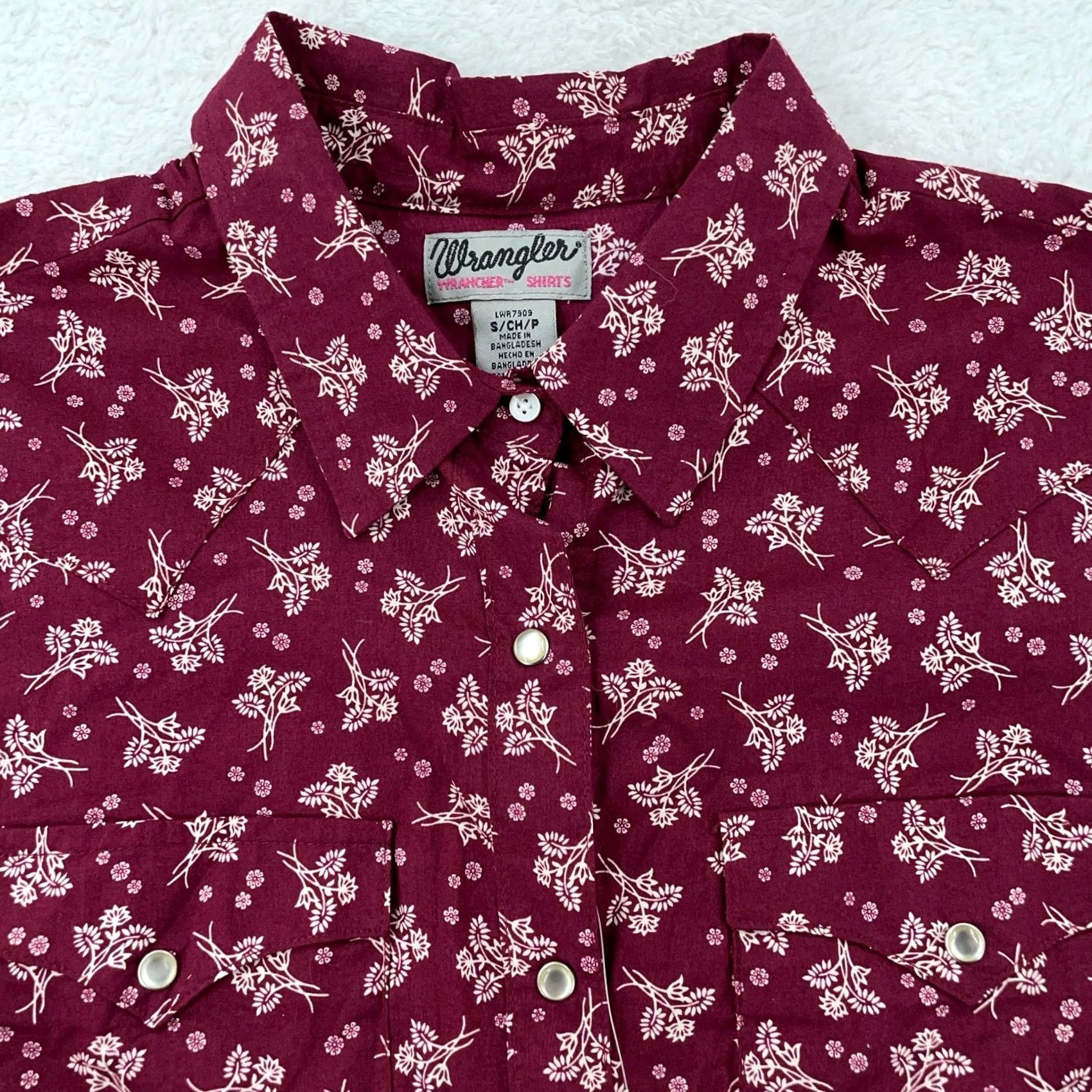 Wrangler Wrangler Wrancher Shirt Womens Small Burgundy Floral Cowboy Collared Pearl Snap Shirt Size S / US 4 / IT 40 - 2 Thumbnail