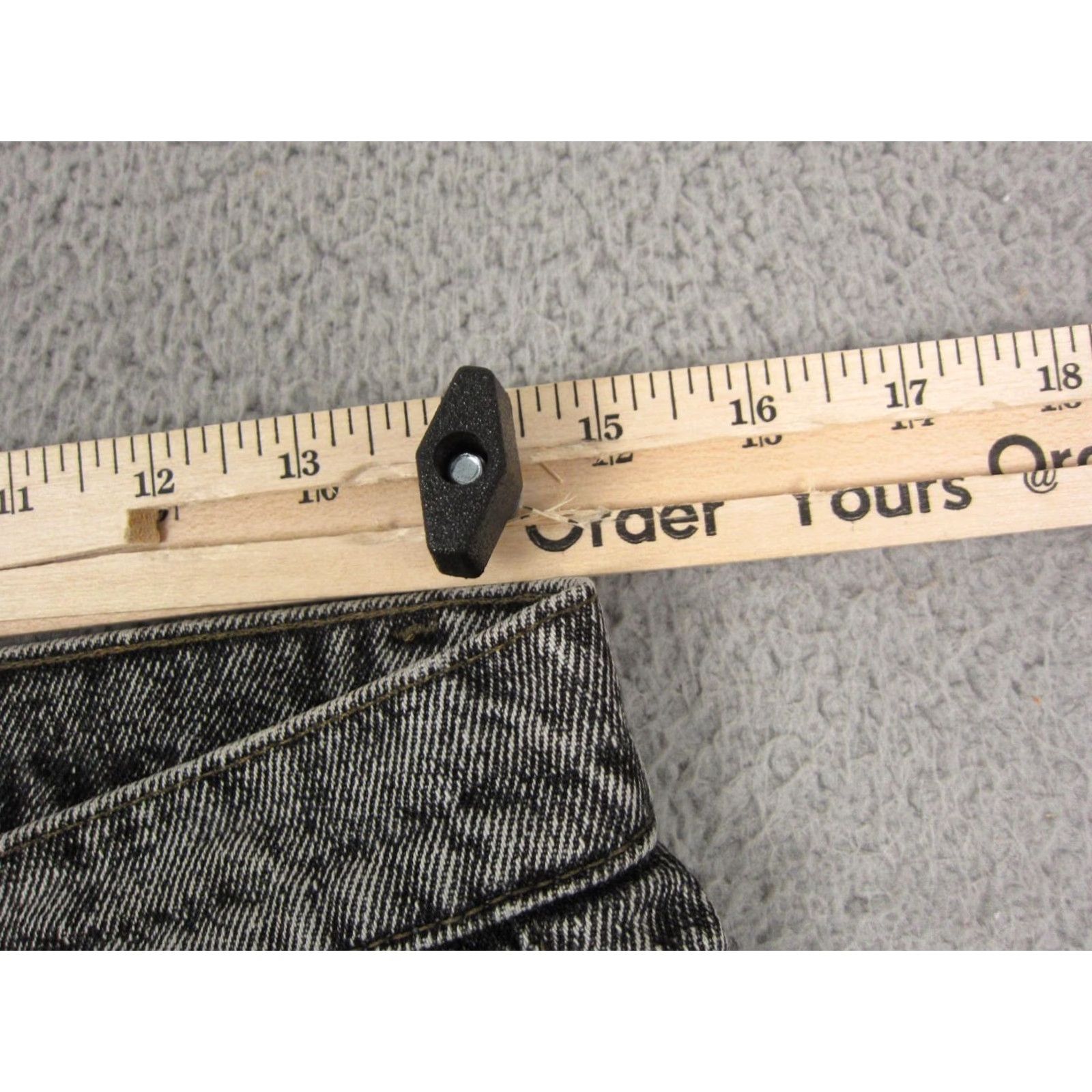 Levi's VINTAGE Levi's Jeans Mens Relaxed Straight 31 x 32 Gray Denim 5-Pocket 90s Theme Size US 31 - 7 Thumbnail