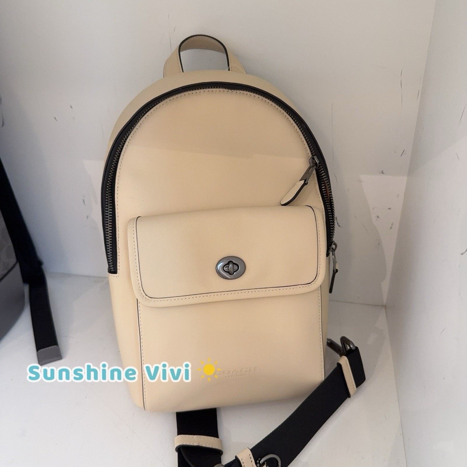 Coach NWT Coach CAJ72 Turnlock Sling Pack calf leather Ivory Size ONE SIZE - 1 Thumbnail