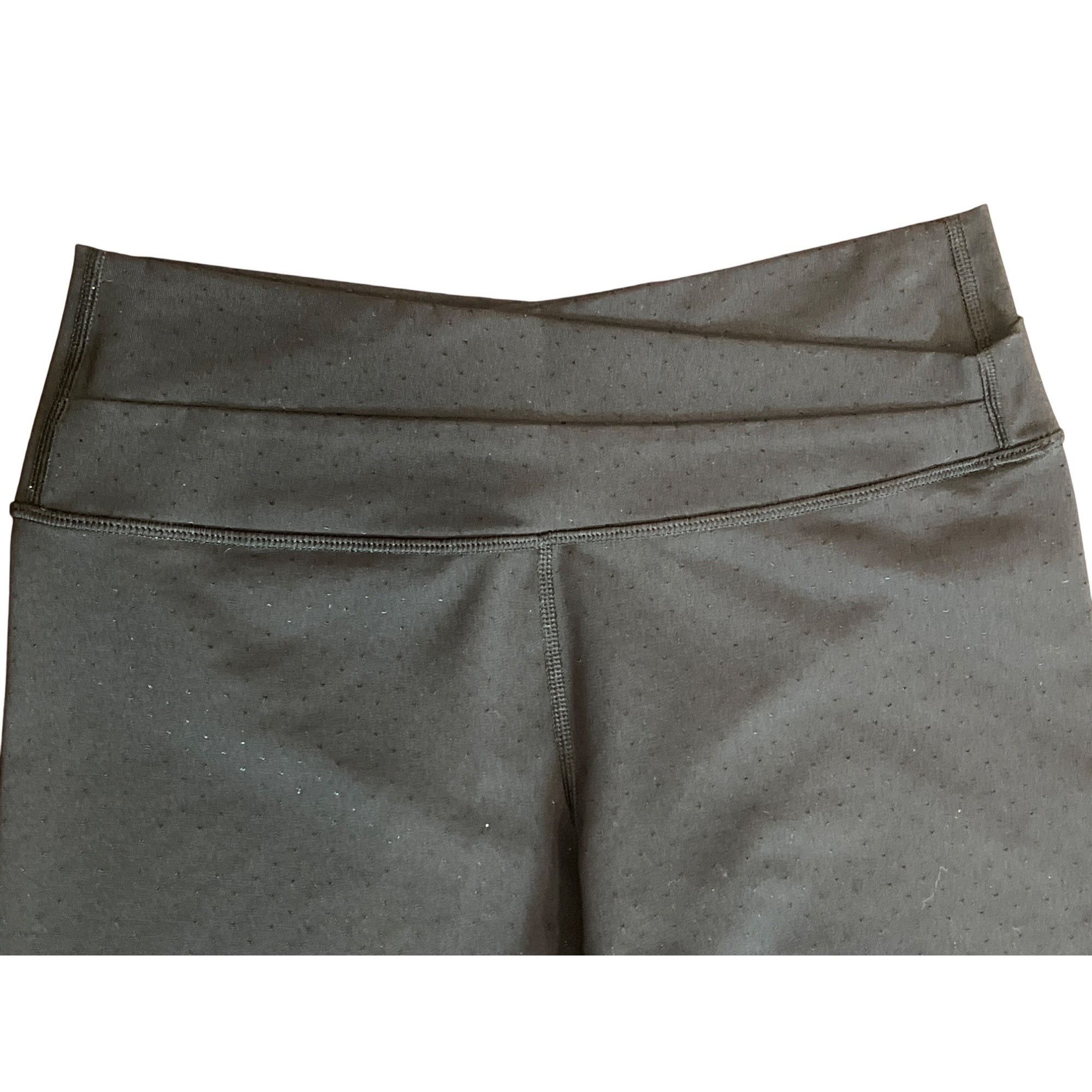 Lululemon Lululemon Black Perforated Cropped Leggings Women’s Size 6 Size 28" / US 6 / IT 42 - 2 Thumbnail