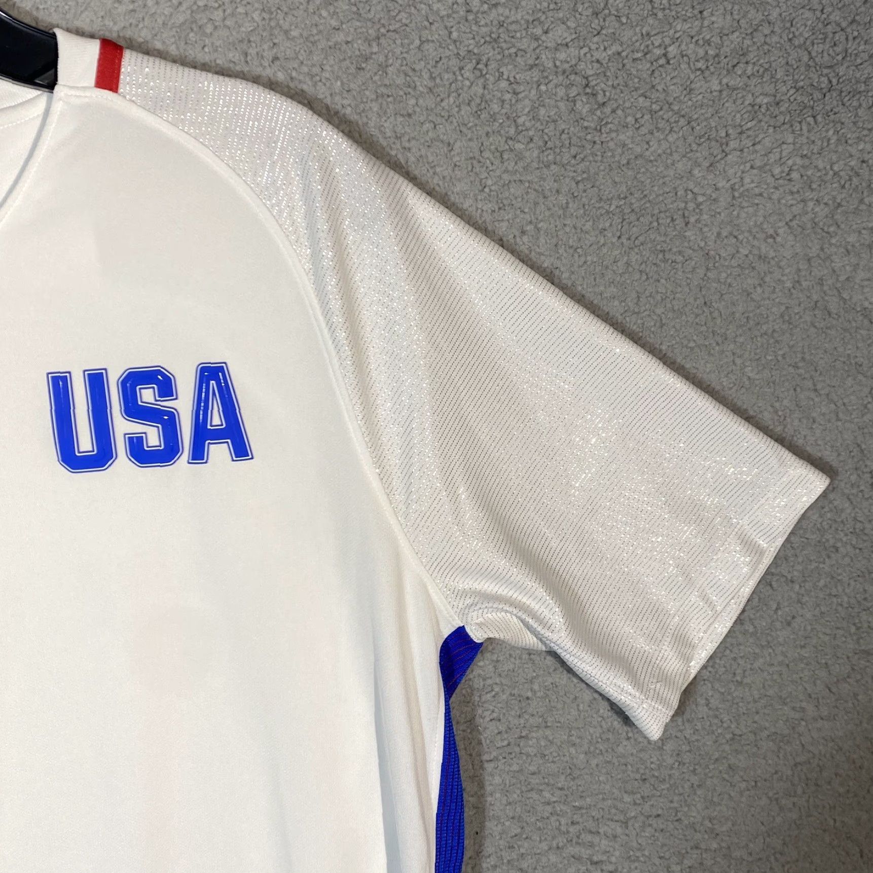 Nike Nike USA Soccer Jersey SHIMMER Sleeves Women Large L White Short Sleeve V-Neck Pullover Nike Dry Activewear Top Size L / US 10 / IT 46 - 4 Thumbnail