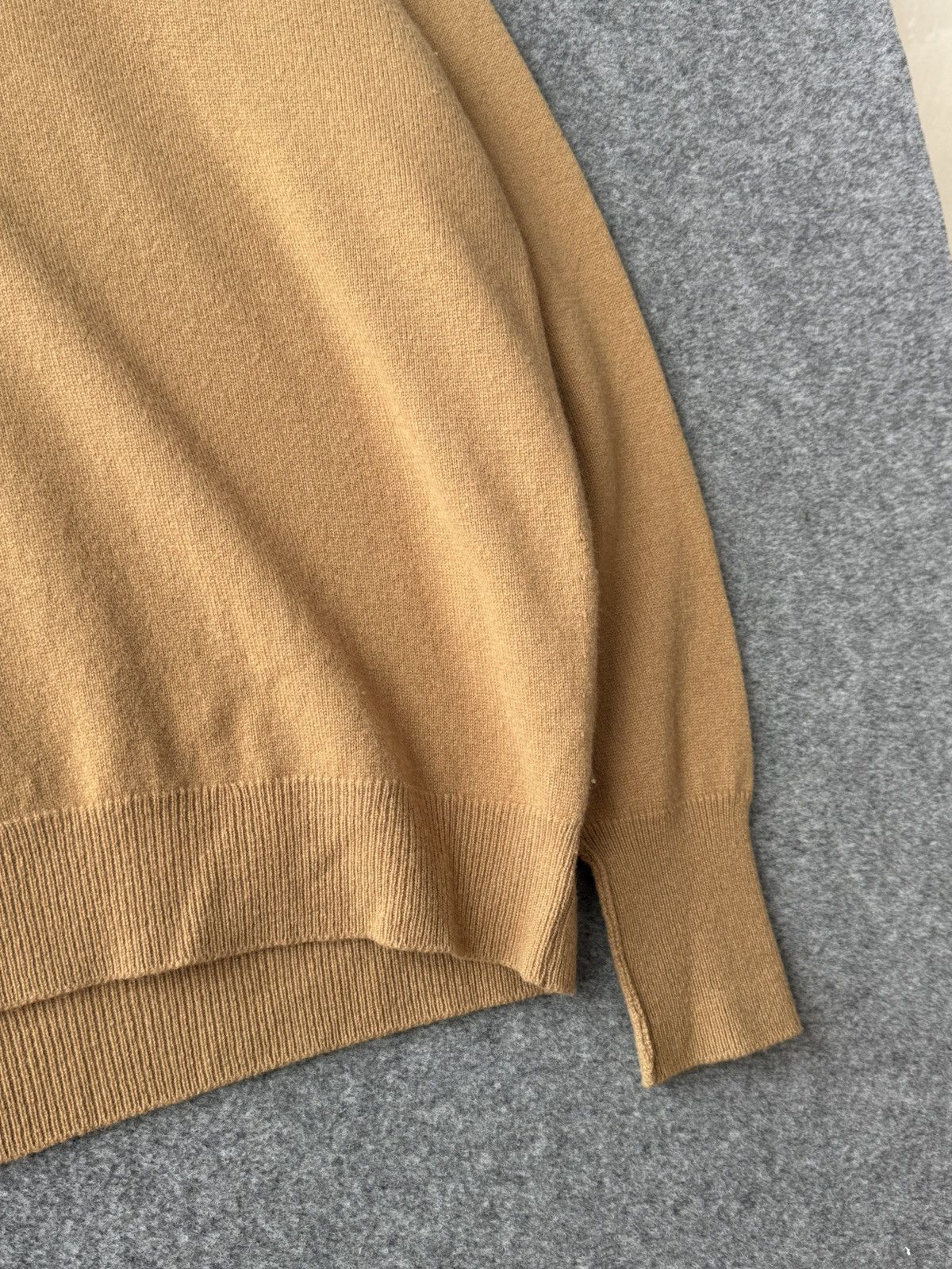 Barrie Barrie Lambswool Made in Scotland beige V-Neck Jumper Size US XL / EU 56 / 4 - 4 Thumbnail