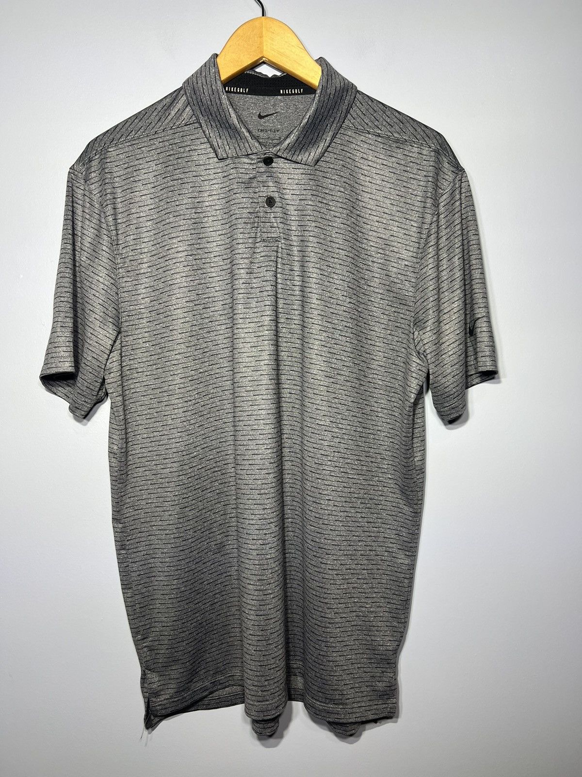 Nike Nike Golf Shirt Men’s Sz M Striped Gray & Black CU9800-070 Size US M / EU 48-50 / 2 - 2 Thumbnail
