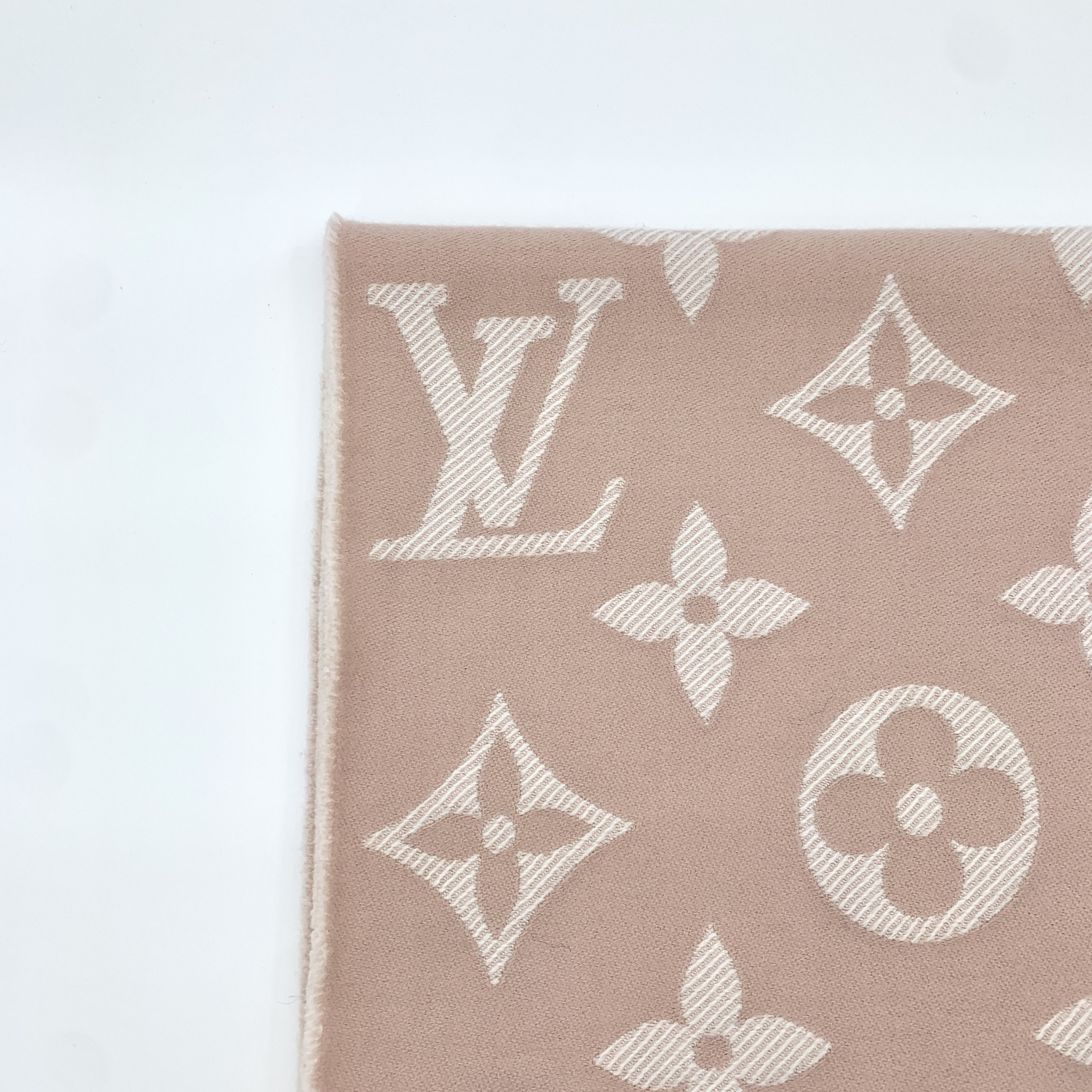 Louis Vuitton Louis Vuitton Pink Monogram Wool Scarf (170*34cm) Size ONE SIZE - 9 Thumbnail