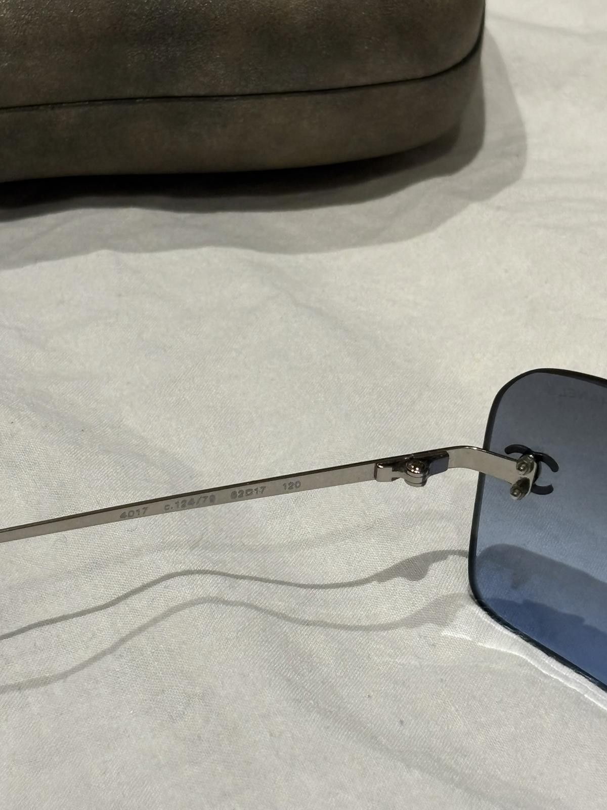 Chanel Chanel - Rimless Blue Gradient Sunglasses with Case Size ONE SIZE - 6 Thumbnail