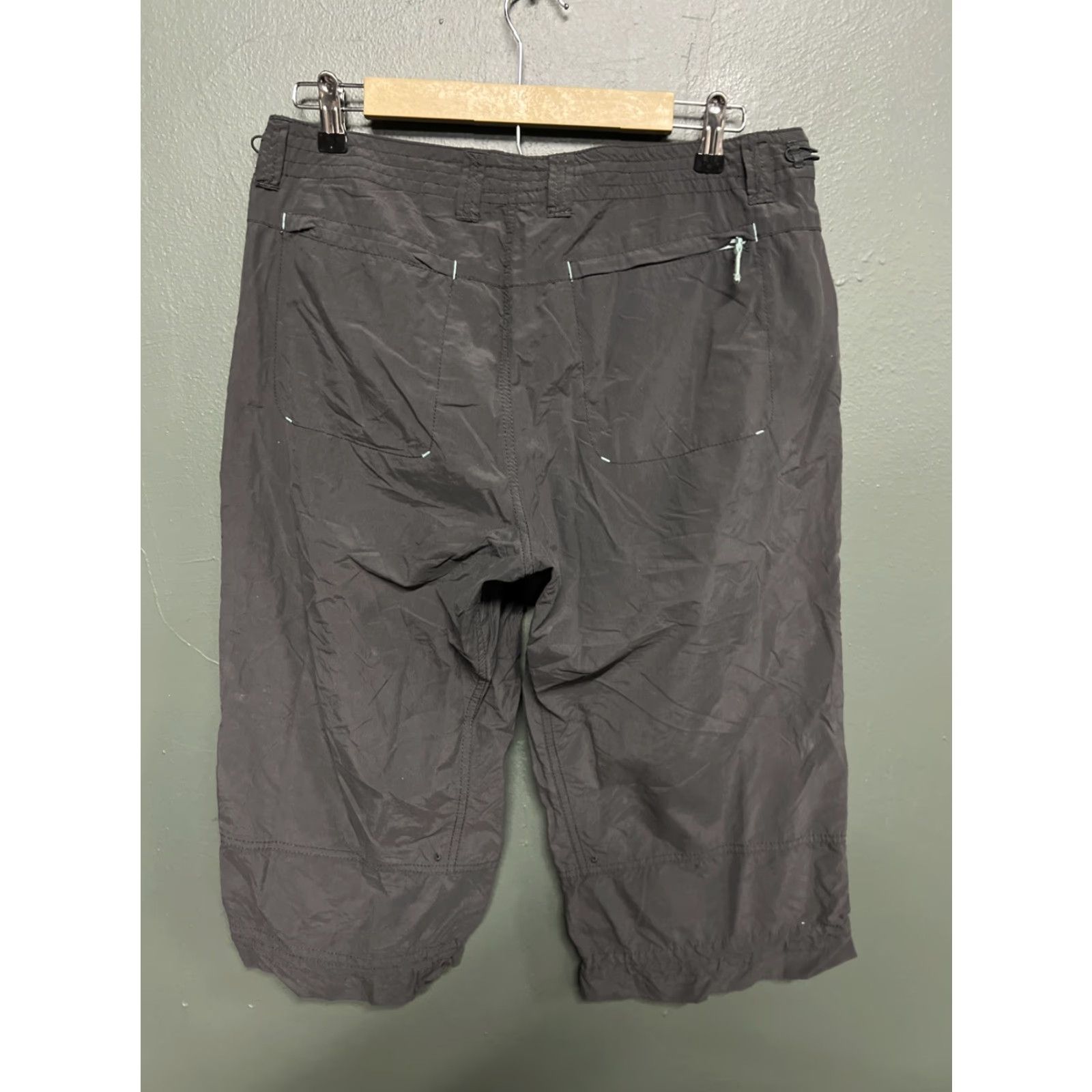 Eddie Bauer Eddie Bauer Capris Womens 10 Gray Cargo Pocket Hiking Travel Pants Size ONE SIZE - 2 Thumbnail