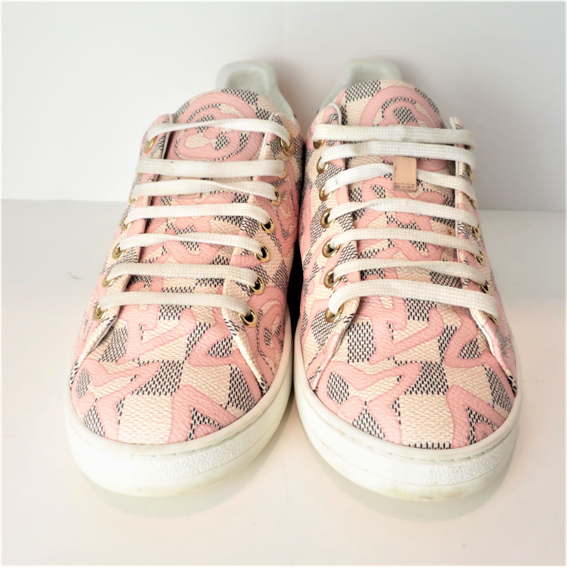 Louis Vuitton Louis Vuitton Tahitienne Pink Flower Sneakers Size US 9 / IT 39 - 7 Thumbnail