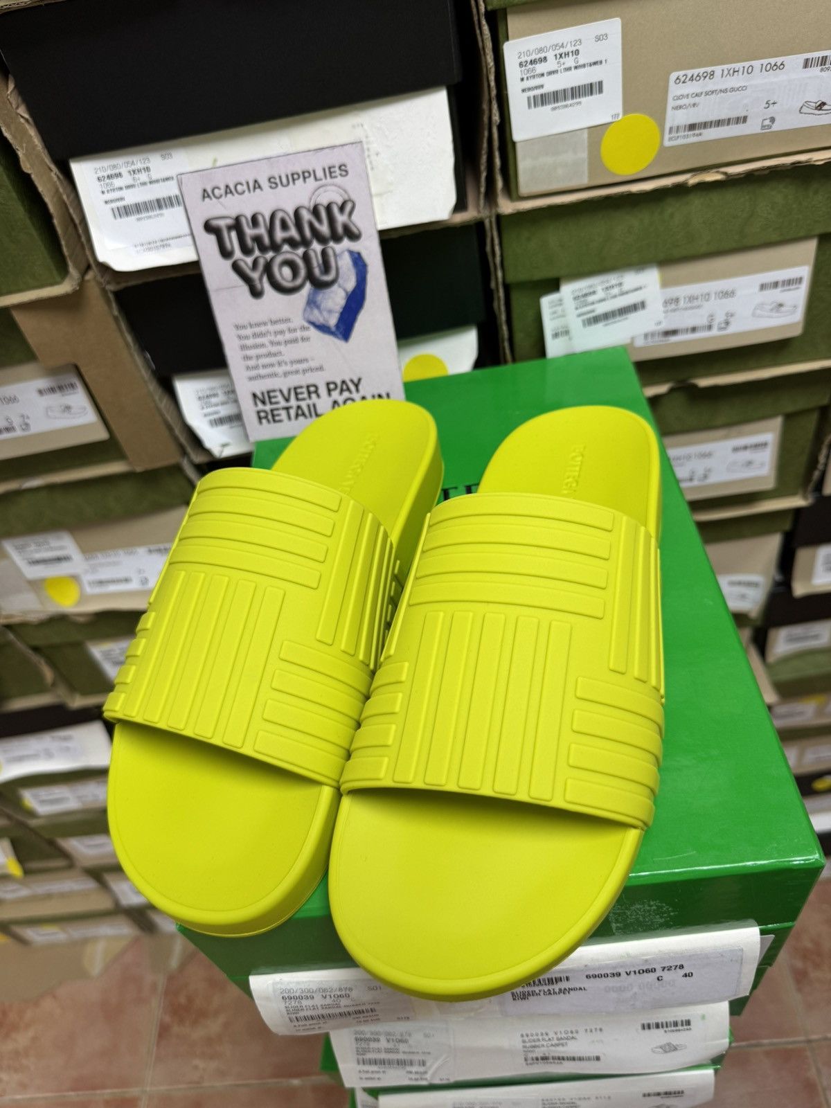 Bottega Veneta Bottega Veneta Embossed Rubber Slides Size US 7 / EU 40 - 2 Thumbnail