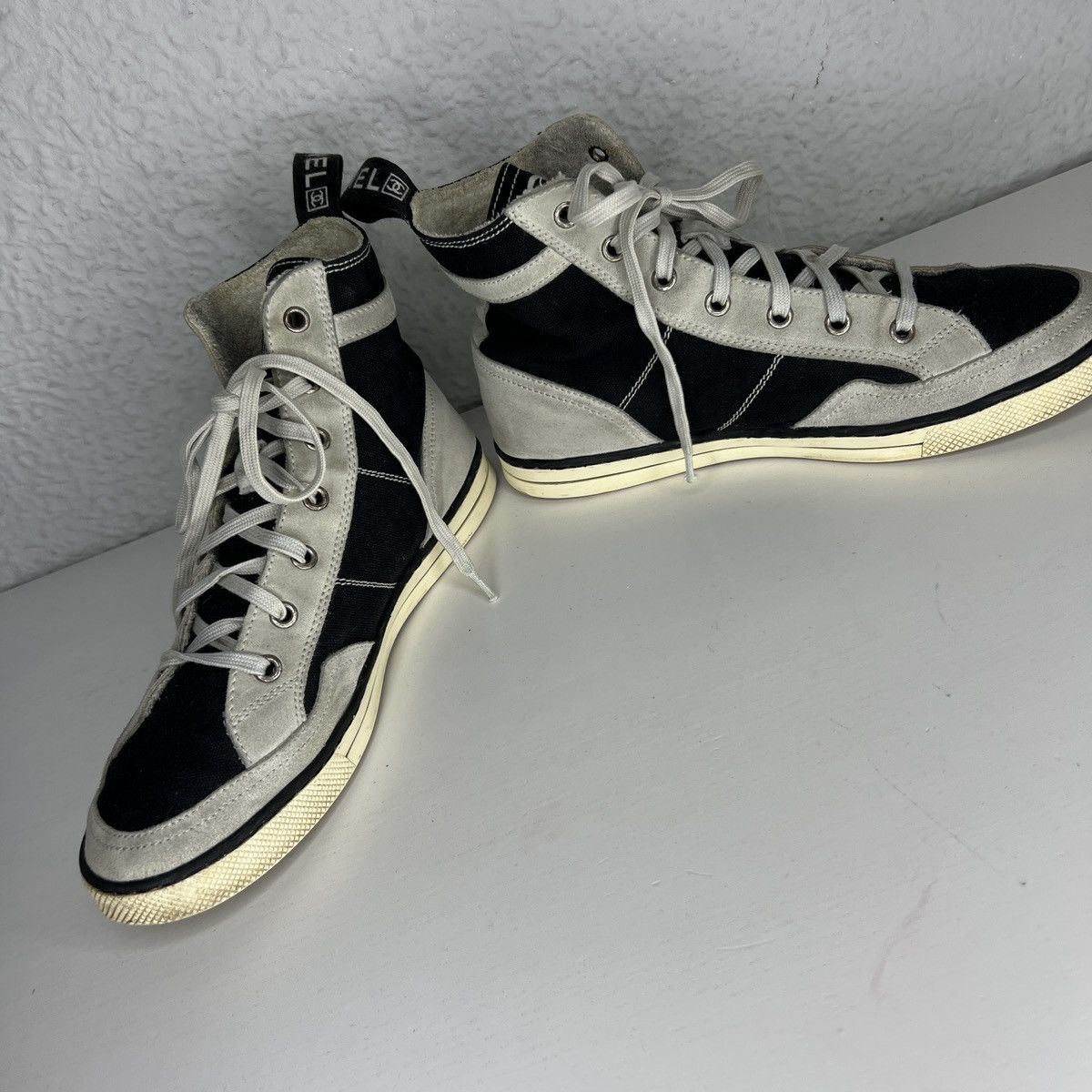 Chanel Chanel High-Top Sneakers Shoes CC Logo Grey Black Size US 7.5 / IT 37.5 - 5 Thumbnail