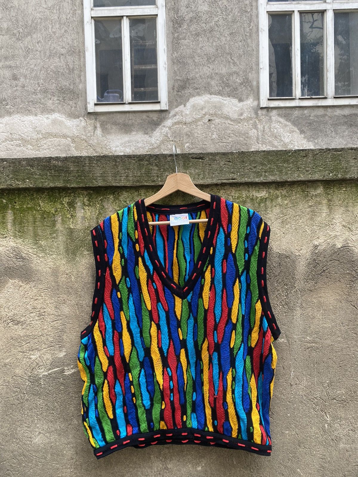 Coogi × Vintage Vintage Coogi Dense 3D Vest Size US L / EU 52-54 / 3 - 1 Thumbnail
