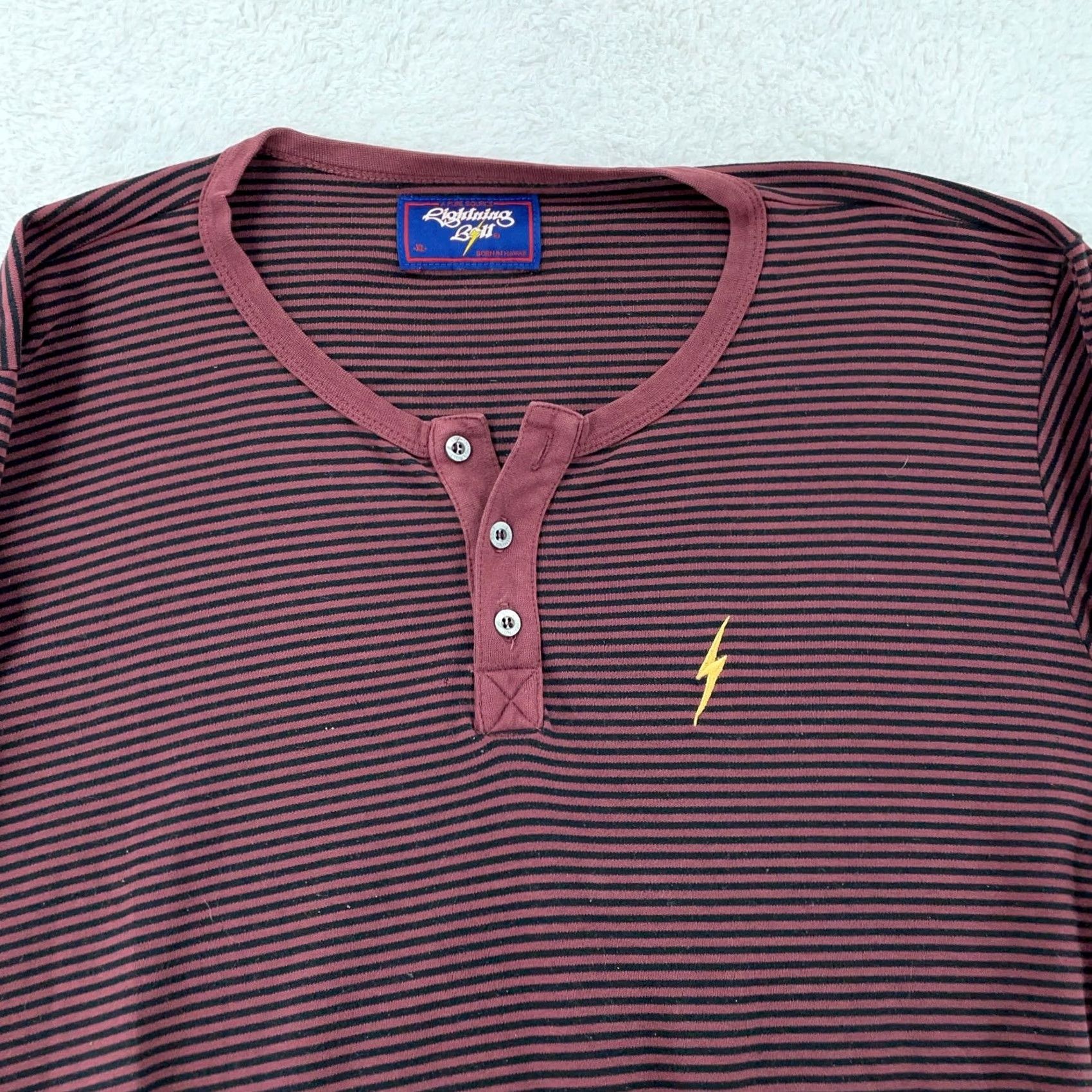 Vintage VINTAGE Lightning Bolt Hawaii L/S Striped Henley Shirt Mens XL Maroon Black USA Mens XL Striped Henley Shirt Size US XL / EU 56 / 4 - 2 Thumbnail