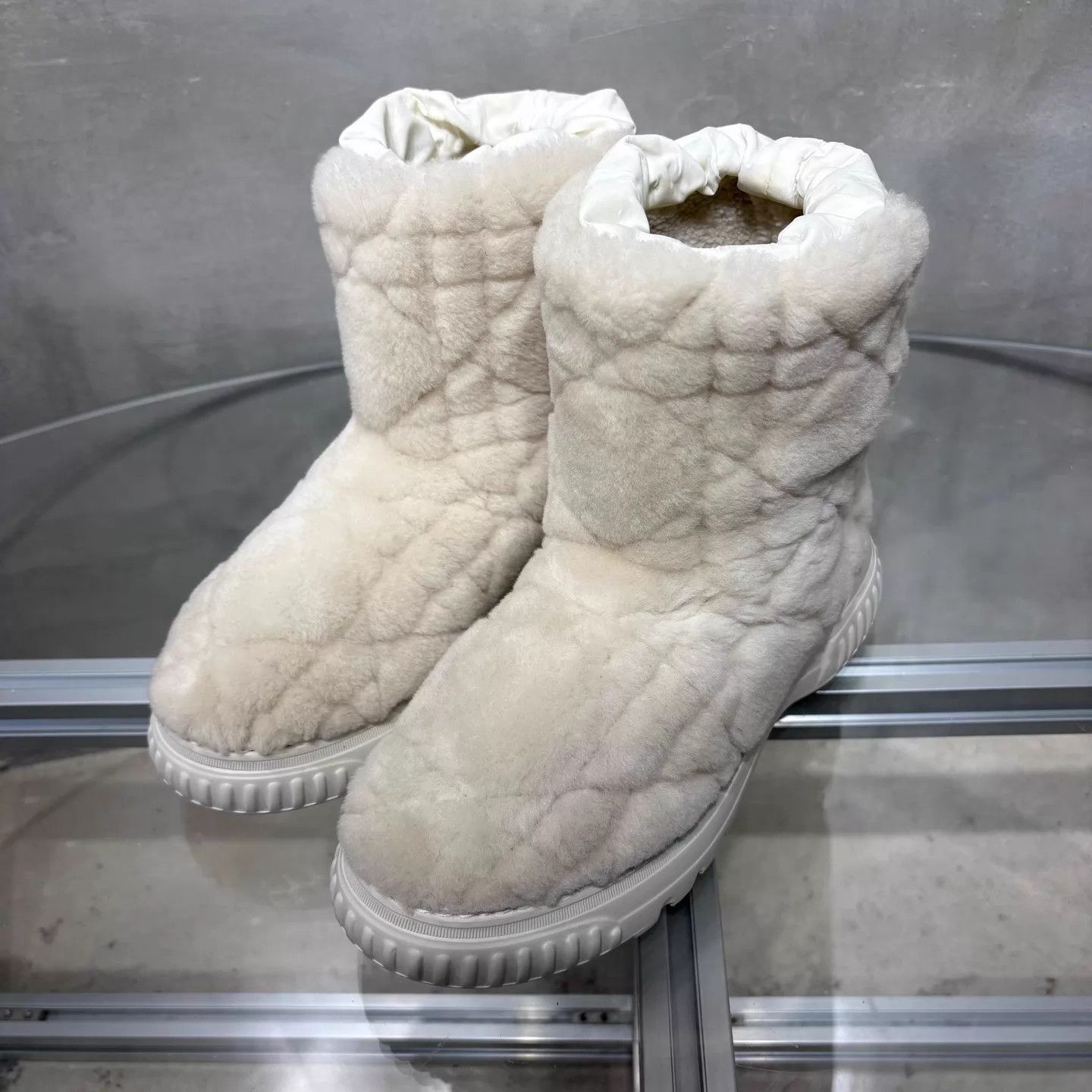 Dior Dior Snow White fur-lined snow boots women's 37.5 Size US 7 / IT 37 - 2 Thumbnail