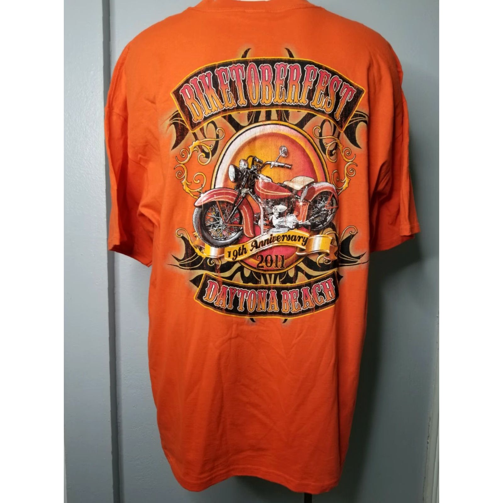 Vintage Mens XXL Daytona Beach Biketoberfest 2011 T-Shirt Eagle American Biker Orange M&O KNITS Size US XXL / EU 58 / 5 - 2 Thumbnail