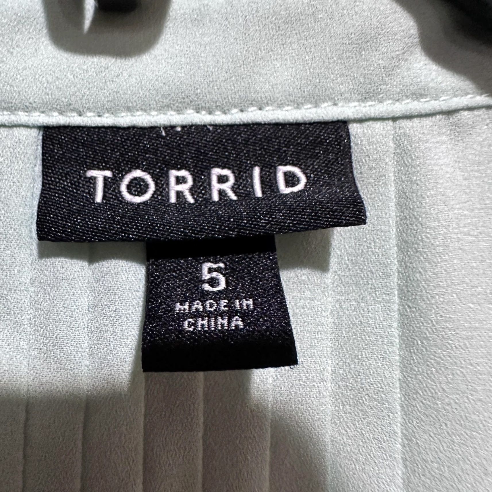 Torrid Torrid Blouse Plus 5X Green Button Front Sheer Tunic Top Balloon Sleeve Womens V-Neck Office Casual Feminine Size XXL / US 16-18 / IT 52-54 - 3 Thumbnail