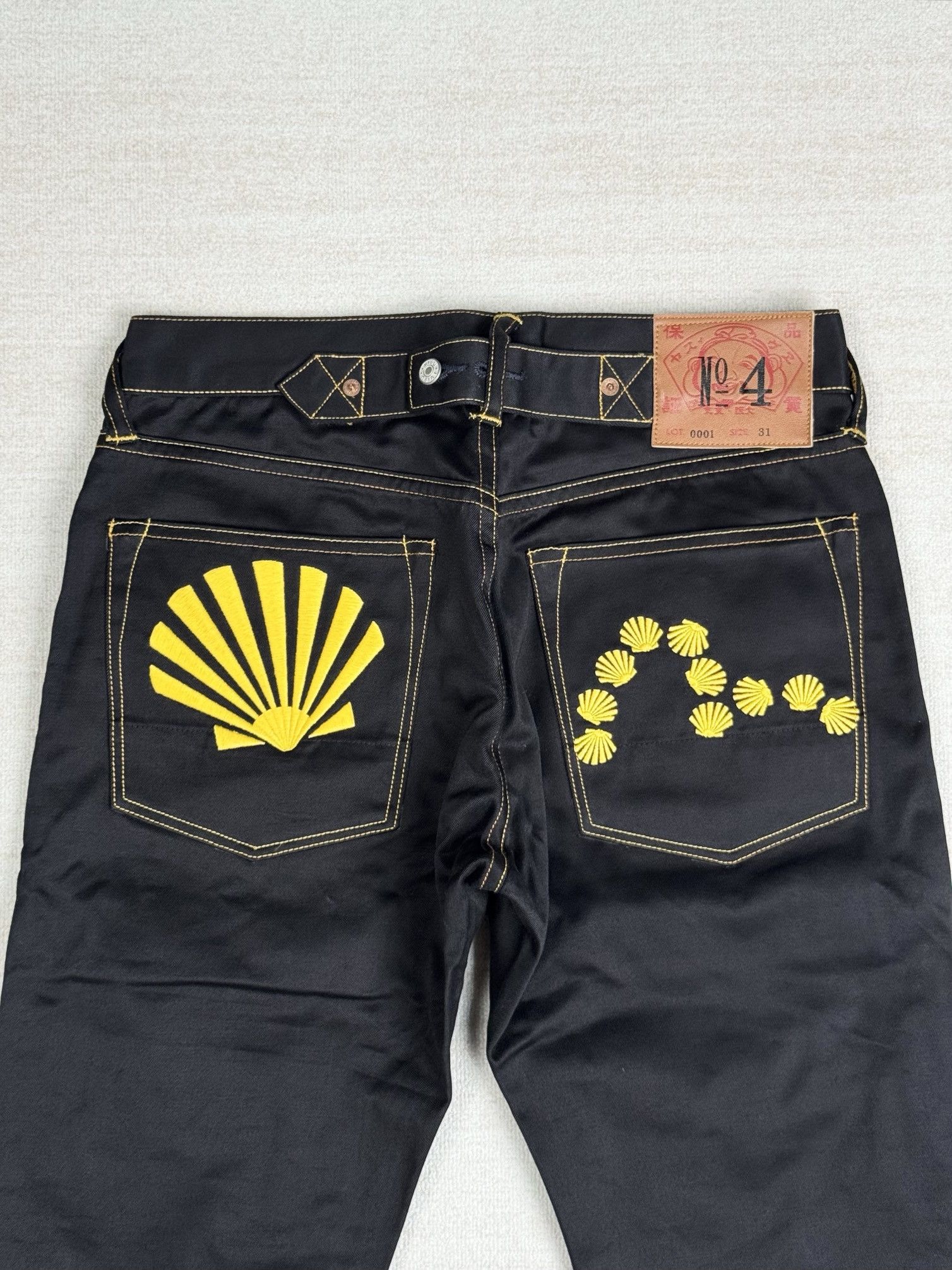 Emborideried logo jean