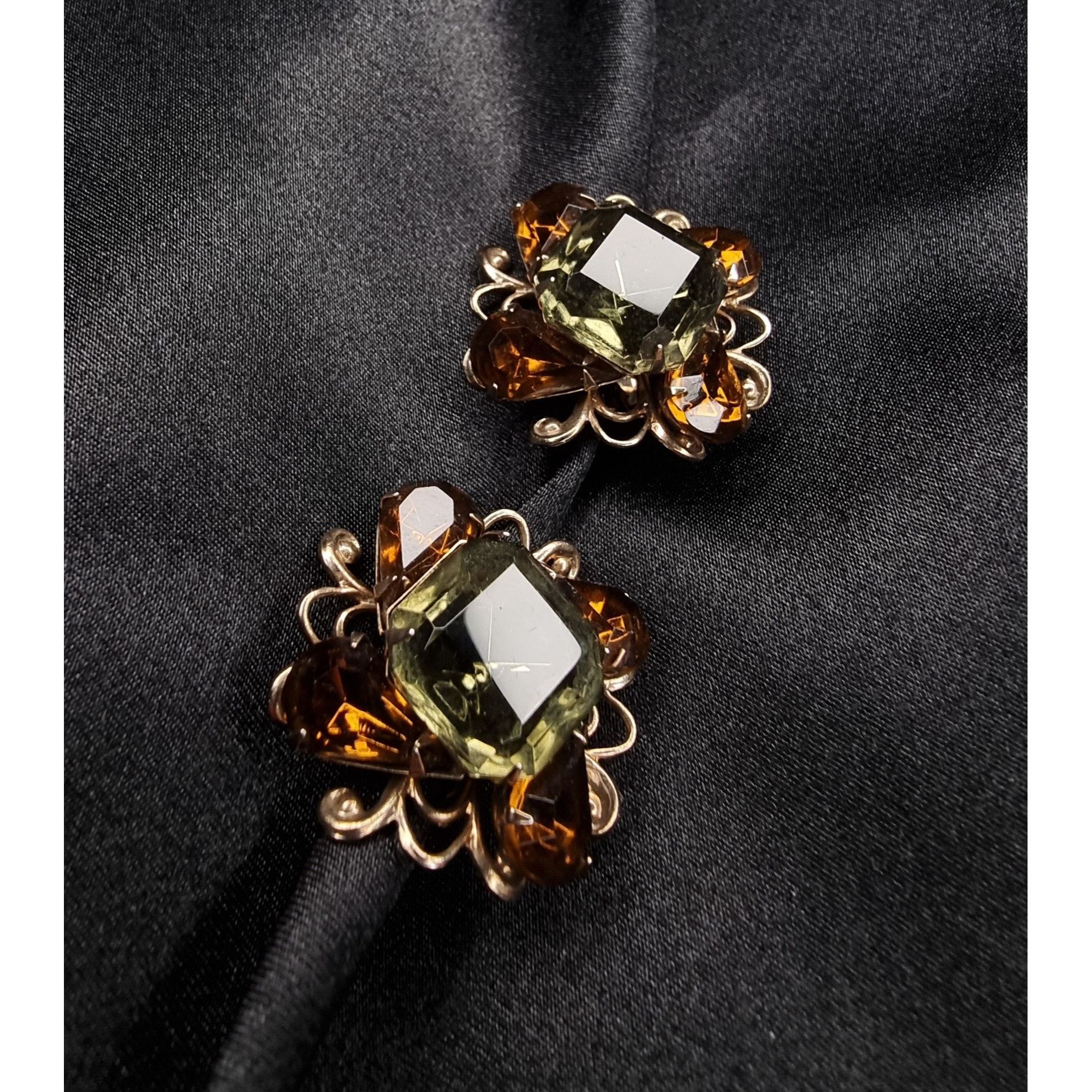 Vintage Vintage BEAU JEWELS Signed 1960s Earrings With Green & Amber Size ONE SIZE - 5 Thumbnail