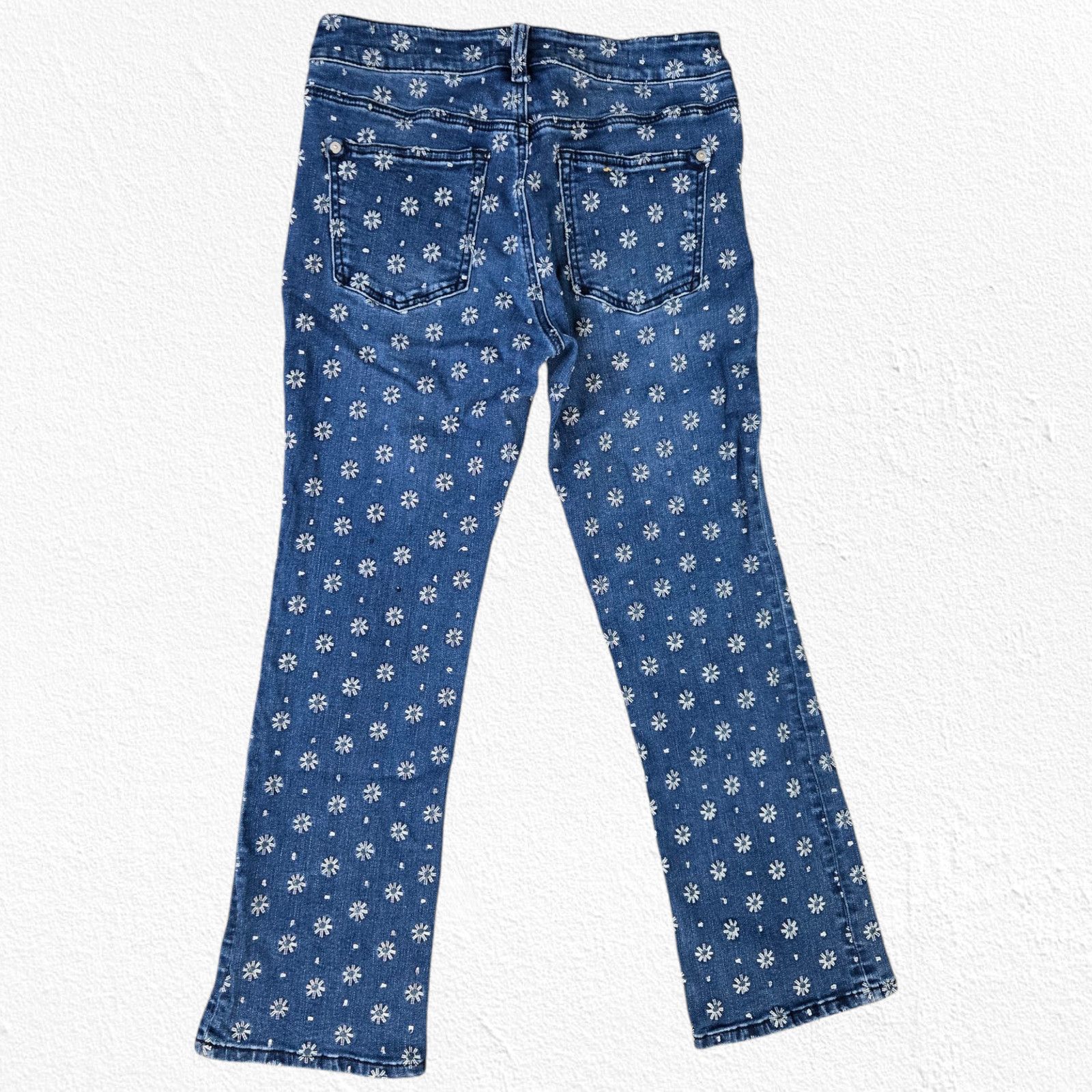 Anthropologie Daisy Floral Embroidered Crop Bootcut Jeans Size 28 Size 28" / US 6 / IT 42 - 8 Thumbnail
