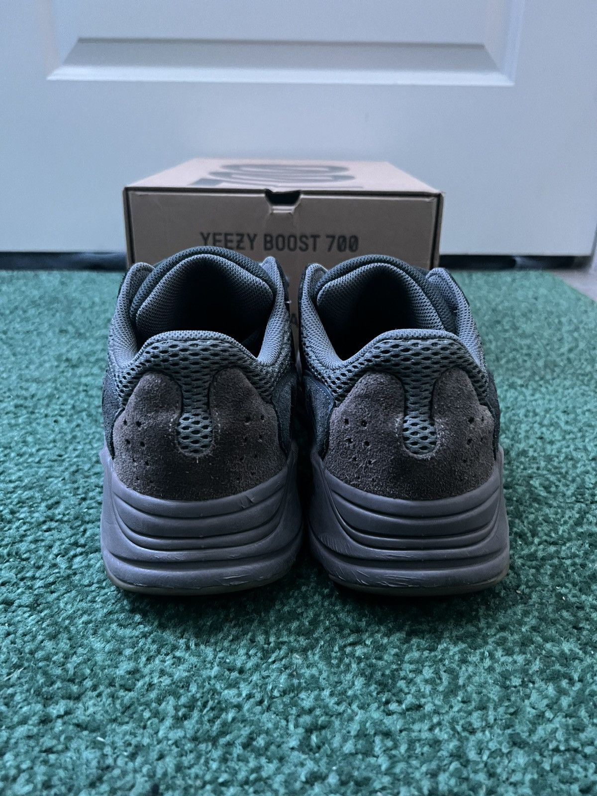 Yeezy Yeezy 700 Size US 10.5 / EU 43-44 - 3 Thumbnail