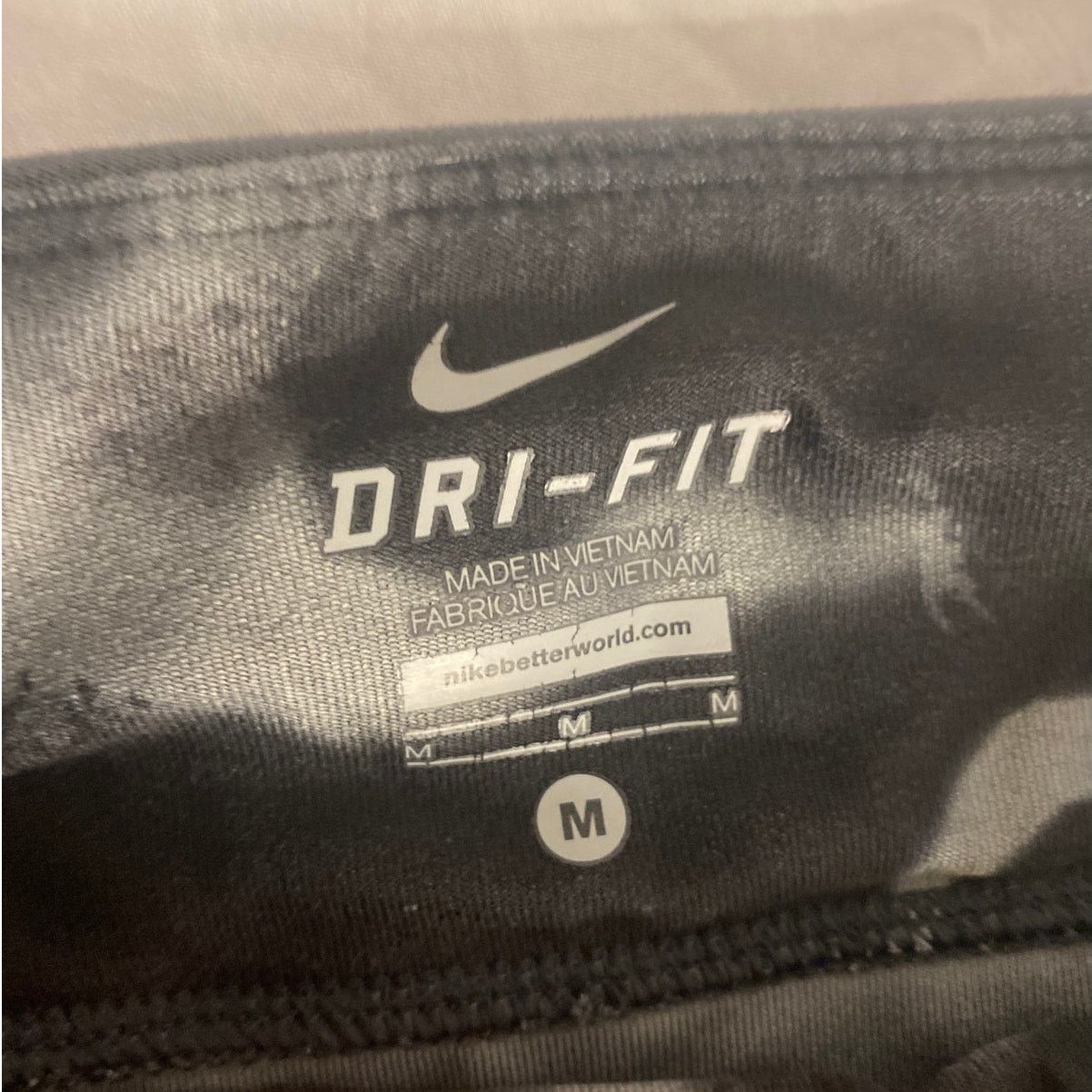 Nike Nike Dri-Fit Black Gray Camo Capri Leggings M Activewear Size 28" / US 6 / IT 42 - 3 Thumbnail