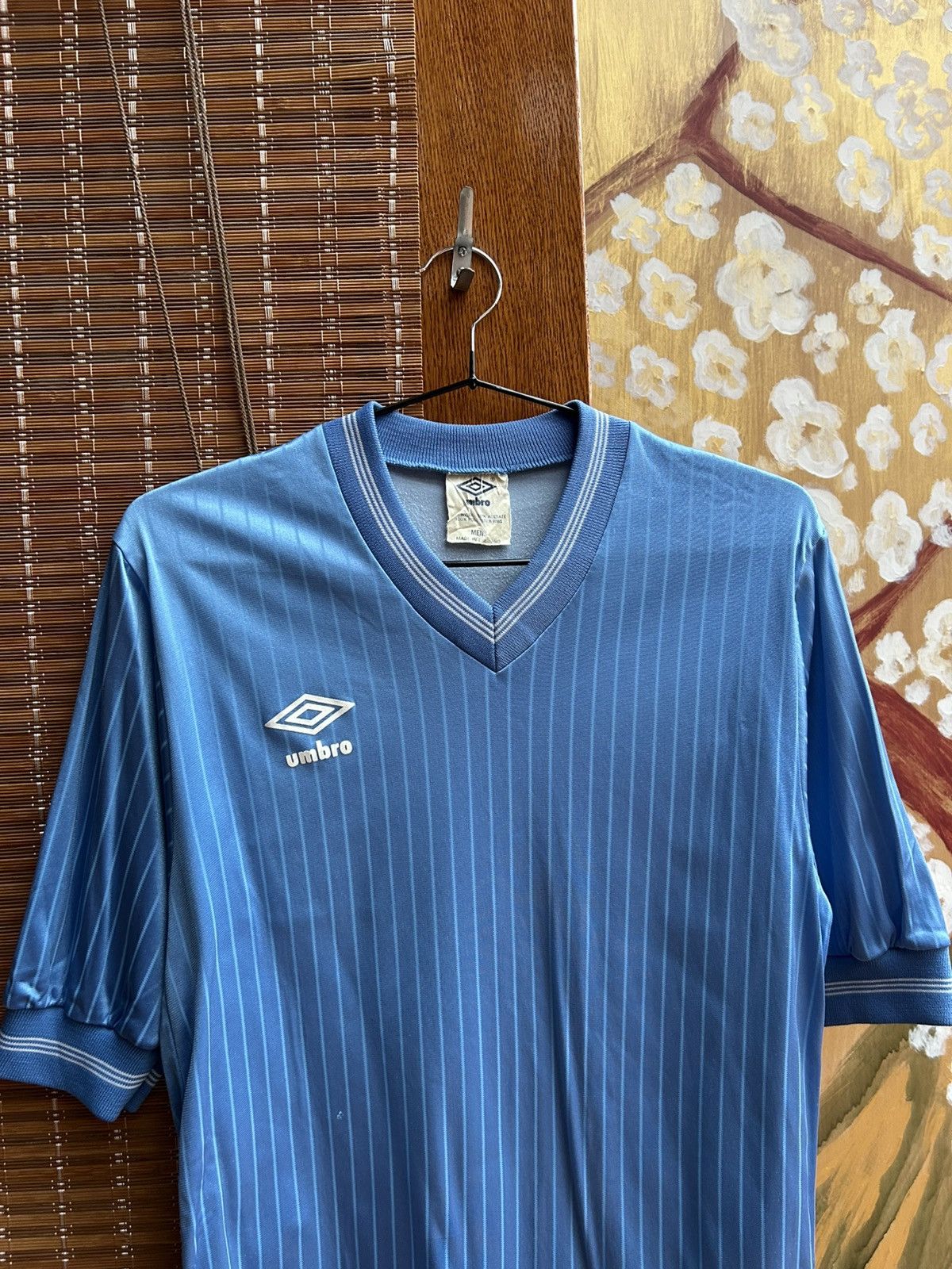Umbro 80s Umbro Blue Striped V-Neck Football Soccer Jersey Size US M / EU 48-50 / 2 - 3 Thumbnail