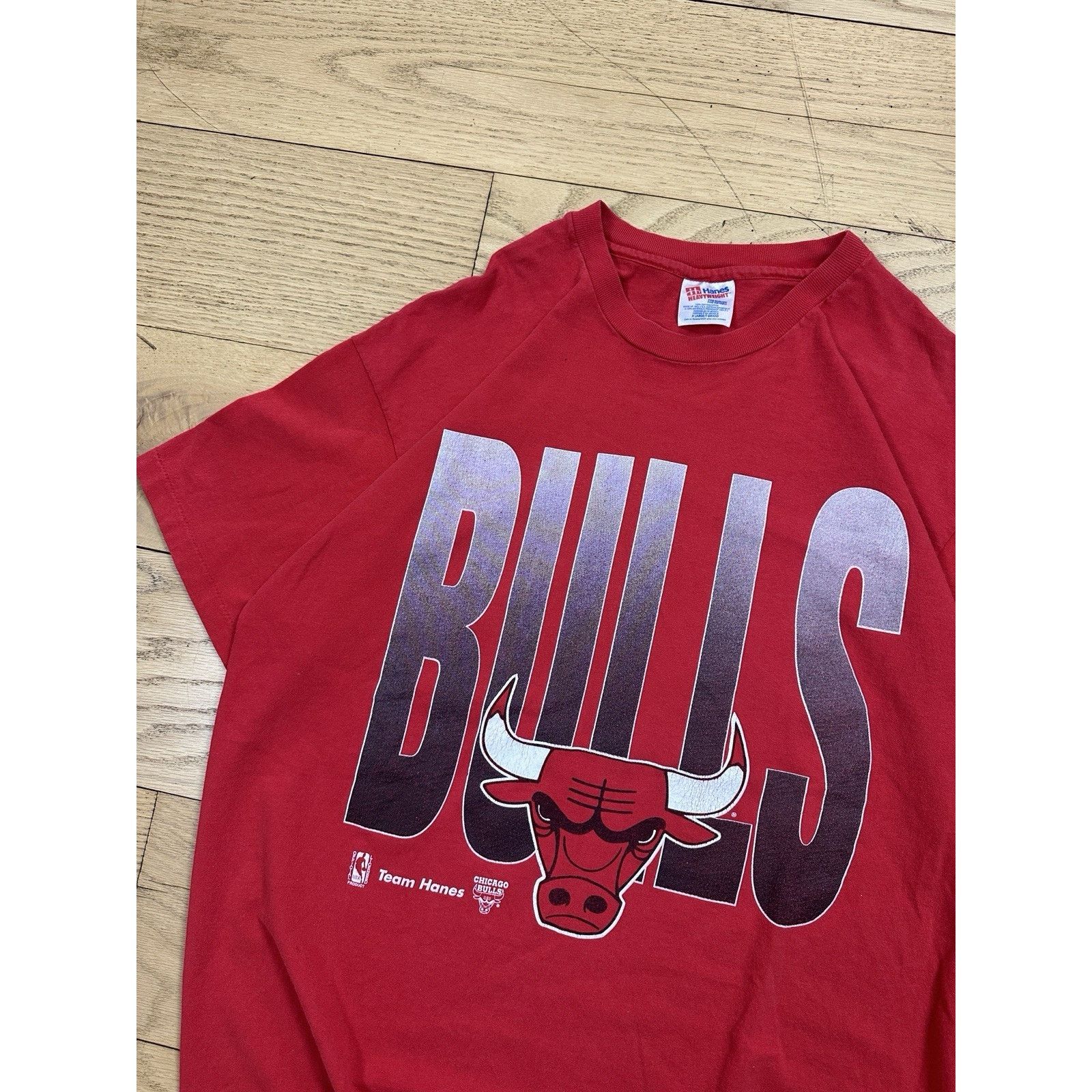 Hanes × NBA × Vintage Vintag 90s NBA Chicago Bulls T-shirt Size US XL / EU 56 / 4 - 2 Thumbnail