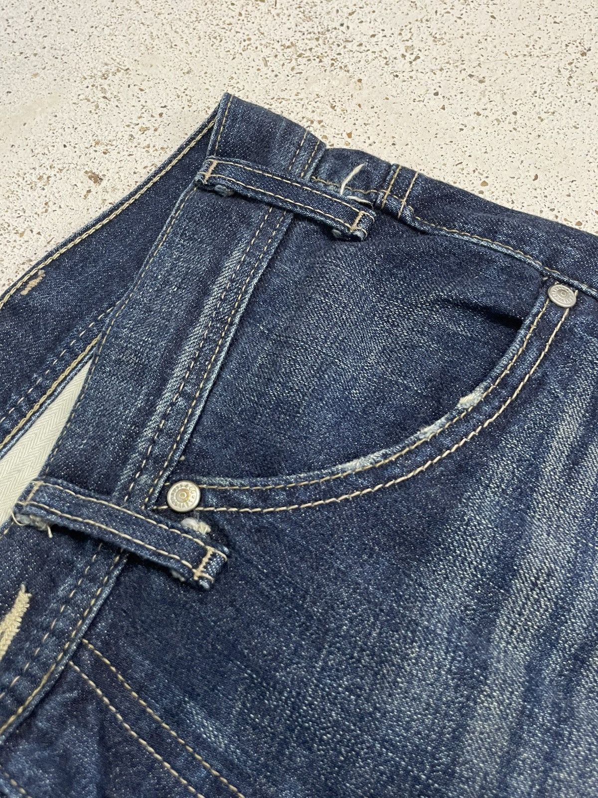 Levi's Levis Whiskering Flare Unisex Button Backpocket Size US 32 / EU 48 - 9 Thumbnail