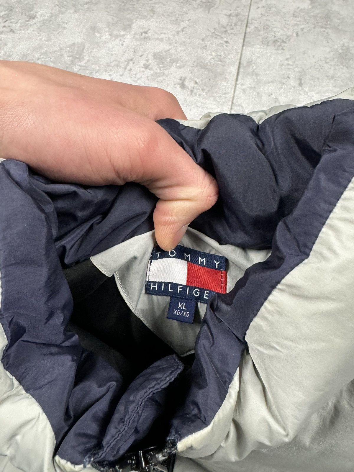 Tommy Hilfiger Tommy Hilfiger Puffer Vest Beige Full Zip Logo Down Gilet Size US S / EU 44-46 / 1 - 12 Thumbnail