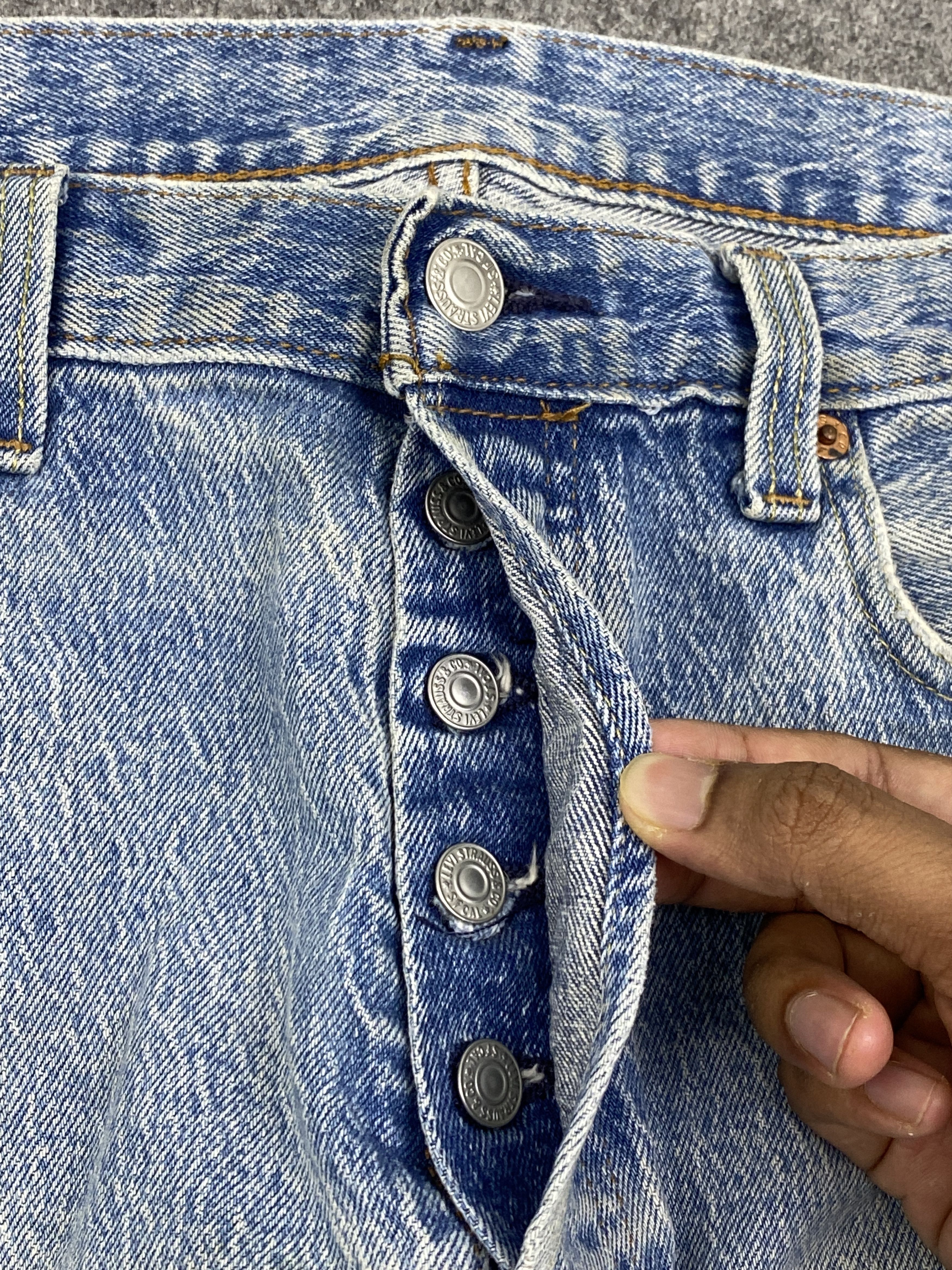 Levi's Vintage Levis 501 Lightwash Blue Jeans DP2833 Size US 34 / EU 50 - 12 Thumbnail