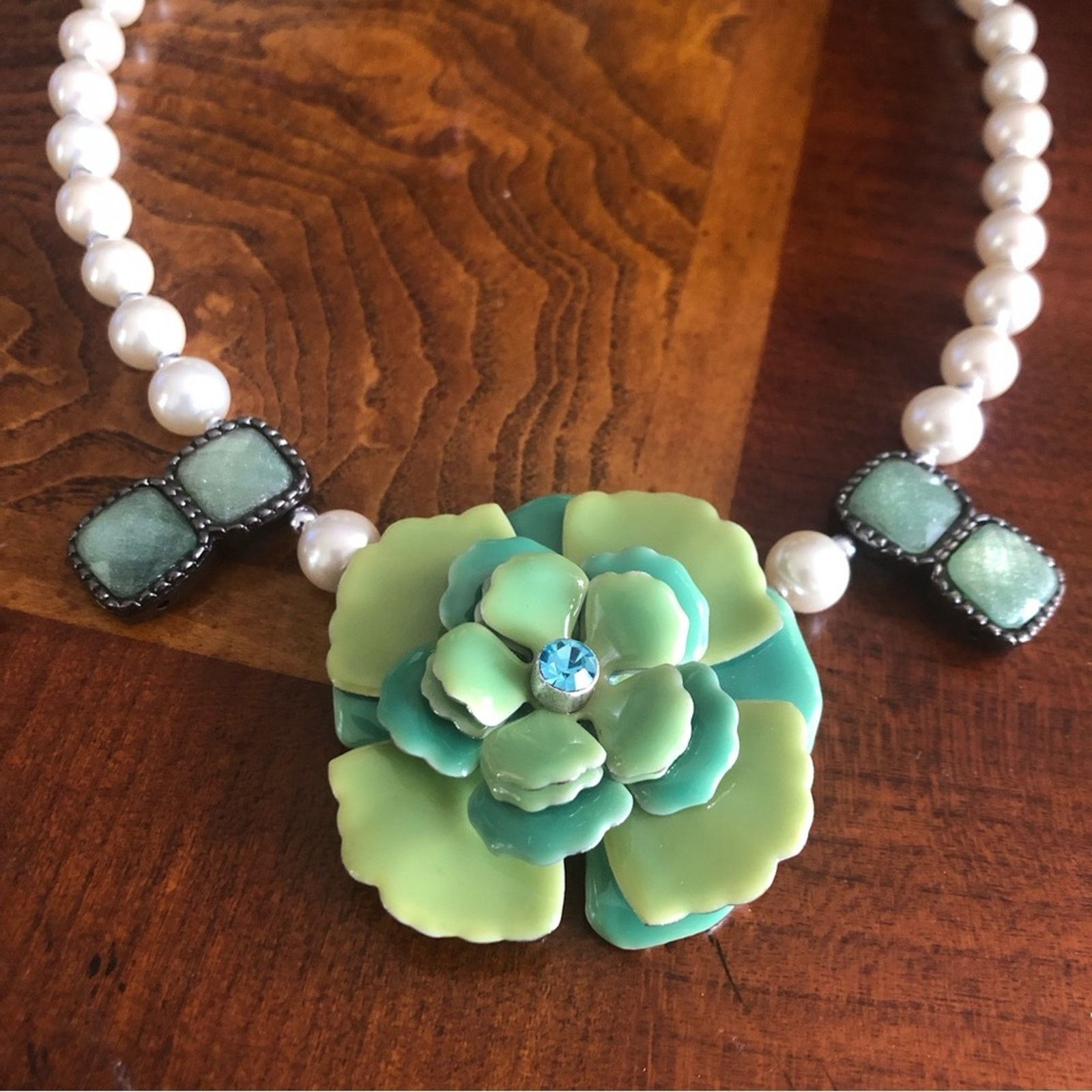 Handmade Handcrafted classy elegant Pearl metal flower necklace Size ONE SIZE - 12 Thumbnail