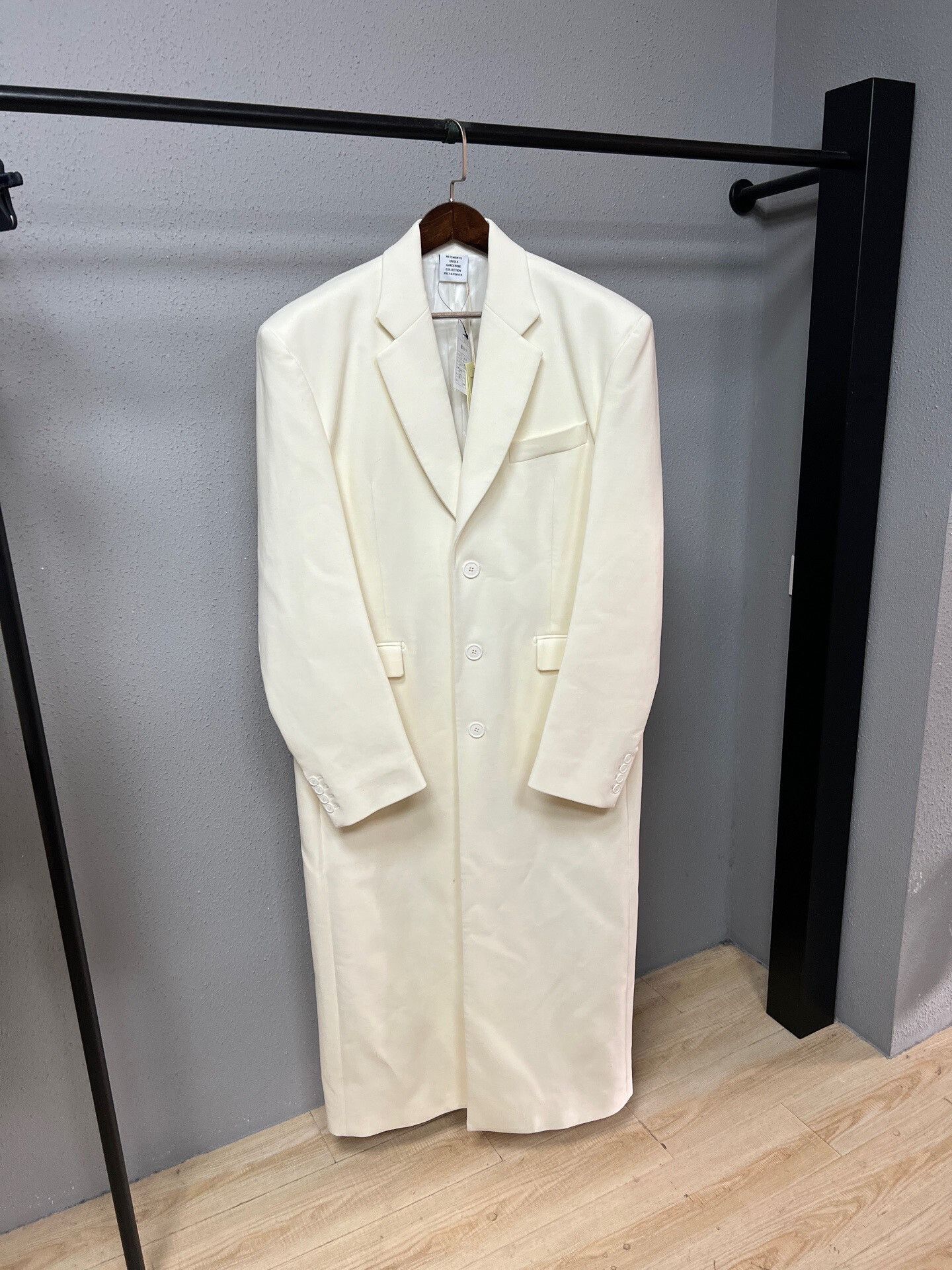 Vetements Vetements White Long Coat Size Small Size S / US 4 / IT 40 - 1 Thumbnail