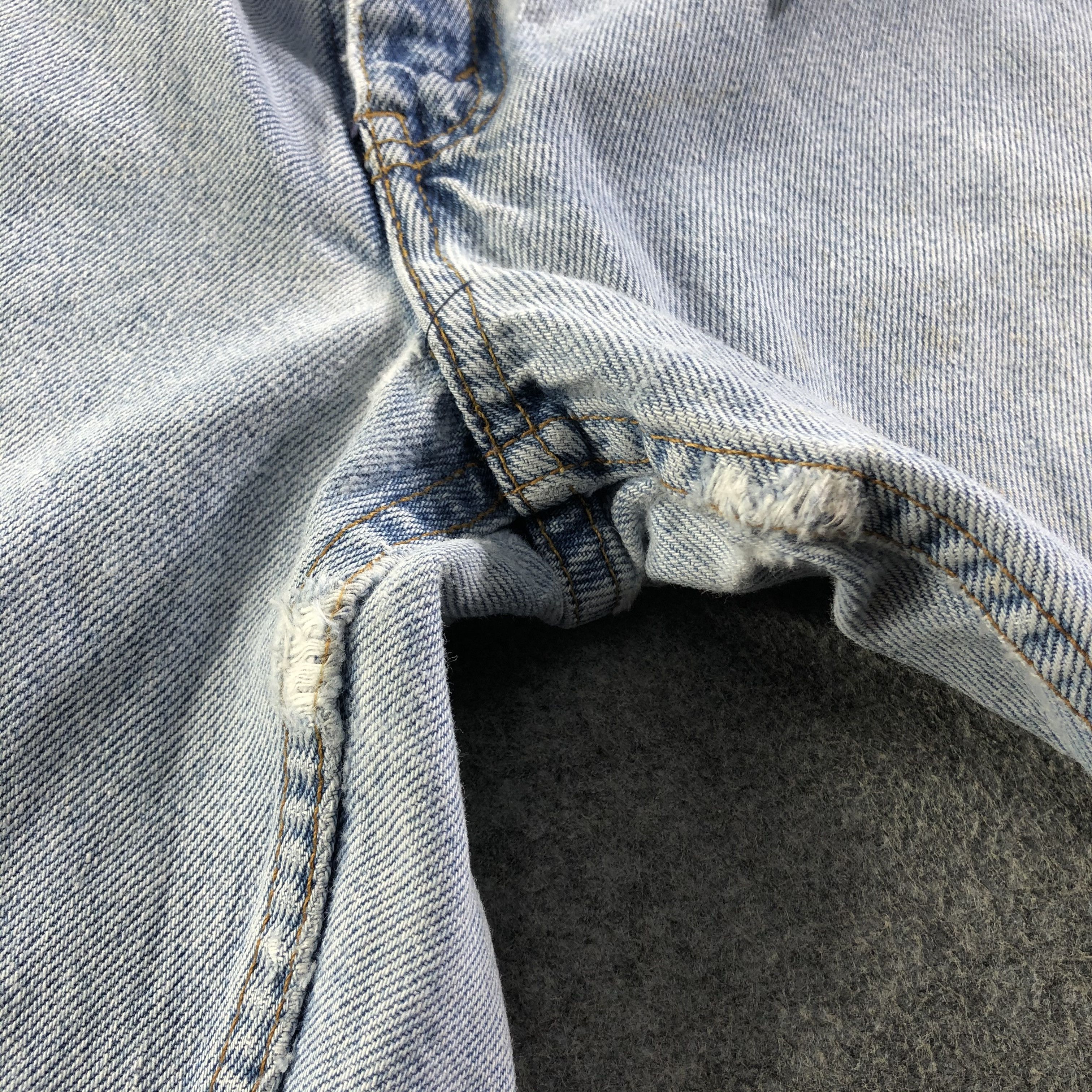 Levi's Vintage Light Wash Levis 550 Jeans-J3490 Size US 27 - 8 Thumbnail