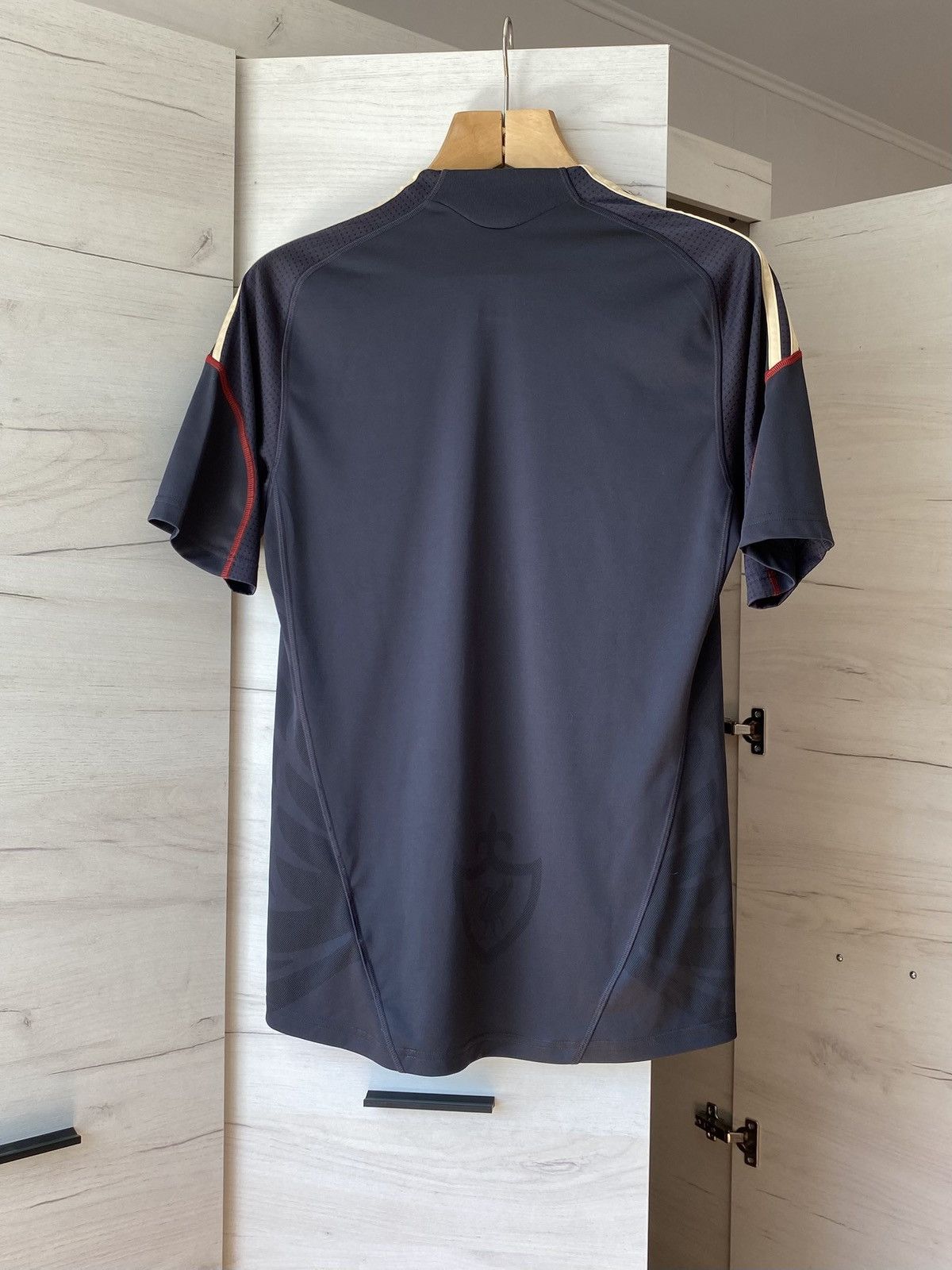 Adidas Liverpool FC Adidas 2009/10 Away Y2k Football Soccer Jersey Size US S / EU 44-46 / 1 - 5 Thumbnail