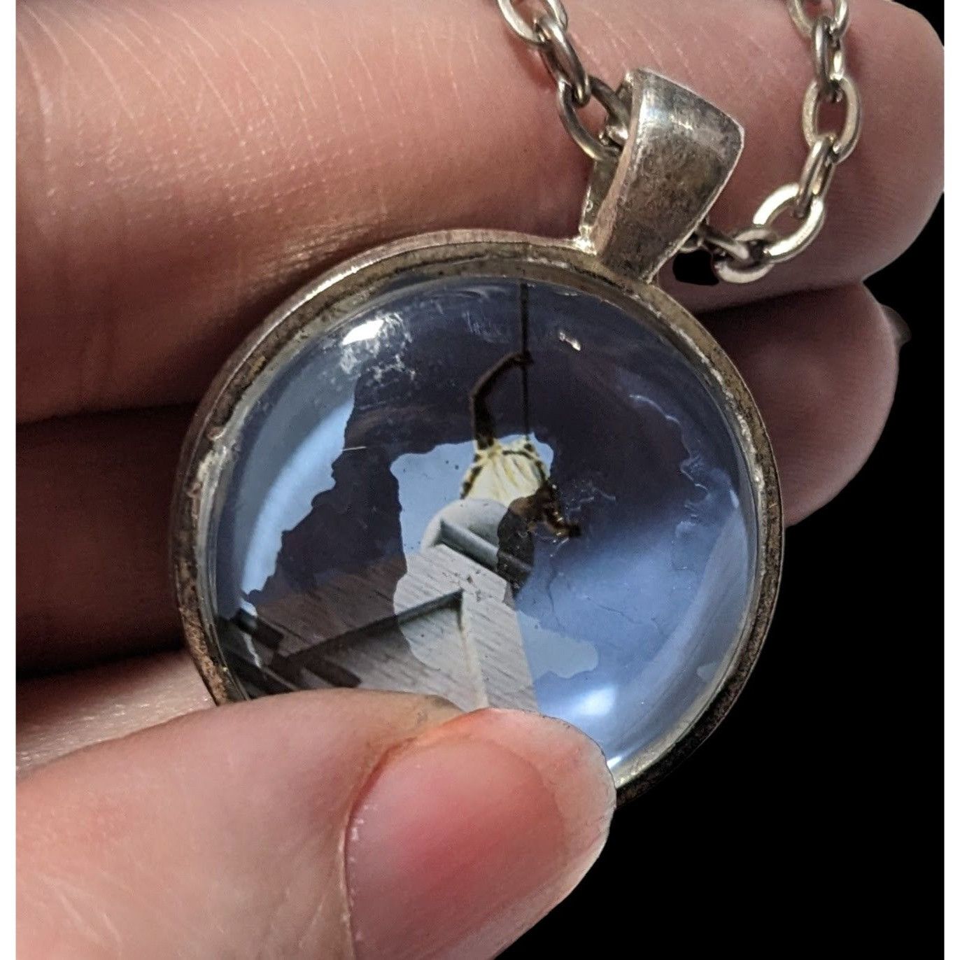 Other Blue And White Statue Photo Pendant Necklace Size ONE SIZE - 4 Thumbnail