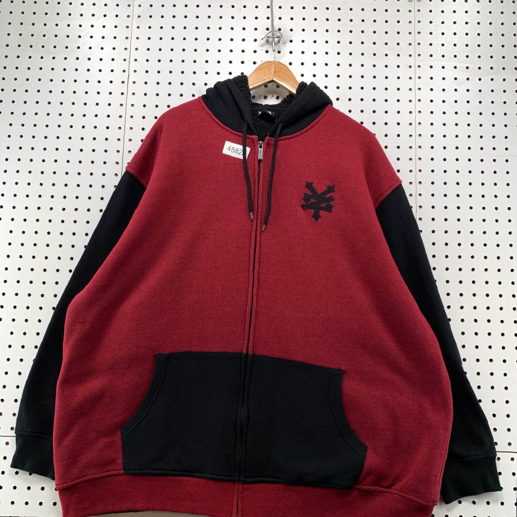 Zoo York VINTAGE Zoo York Hoodie Men 2XL Red Black Sherpa Lined Grunge Skate Shirt Sweatshirt Zip Full Zip Pattern Graphic Print Winter Spring Fall Mens Size US XXL / EU 58 / 5 - 2 Thumbnail