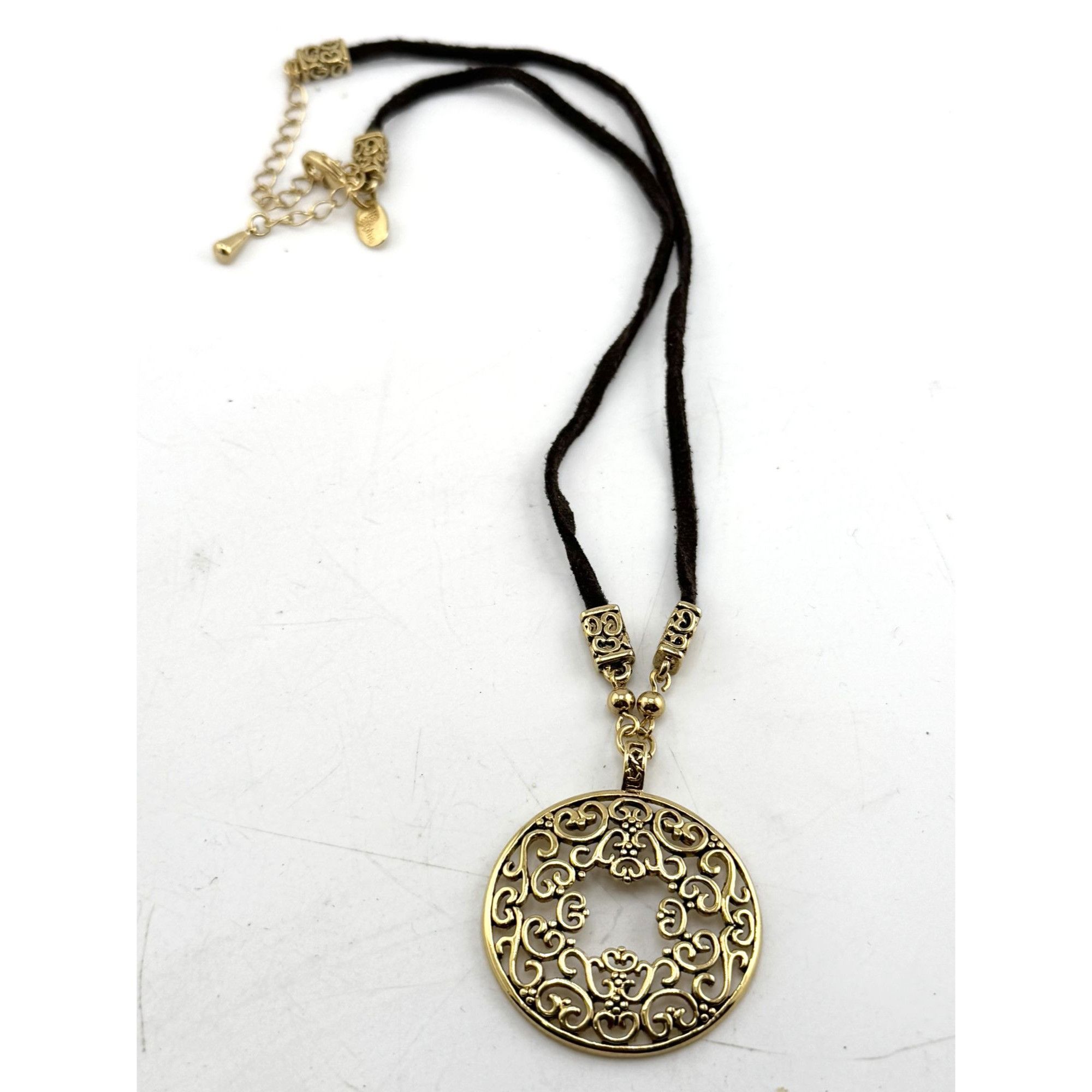 Vintage Lia Sophia suede gold filigree pendant necklace Size ONE SIZE - 1 Thumbnail