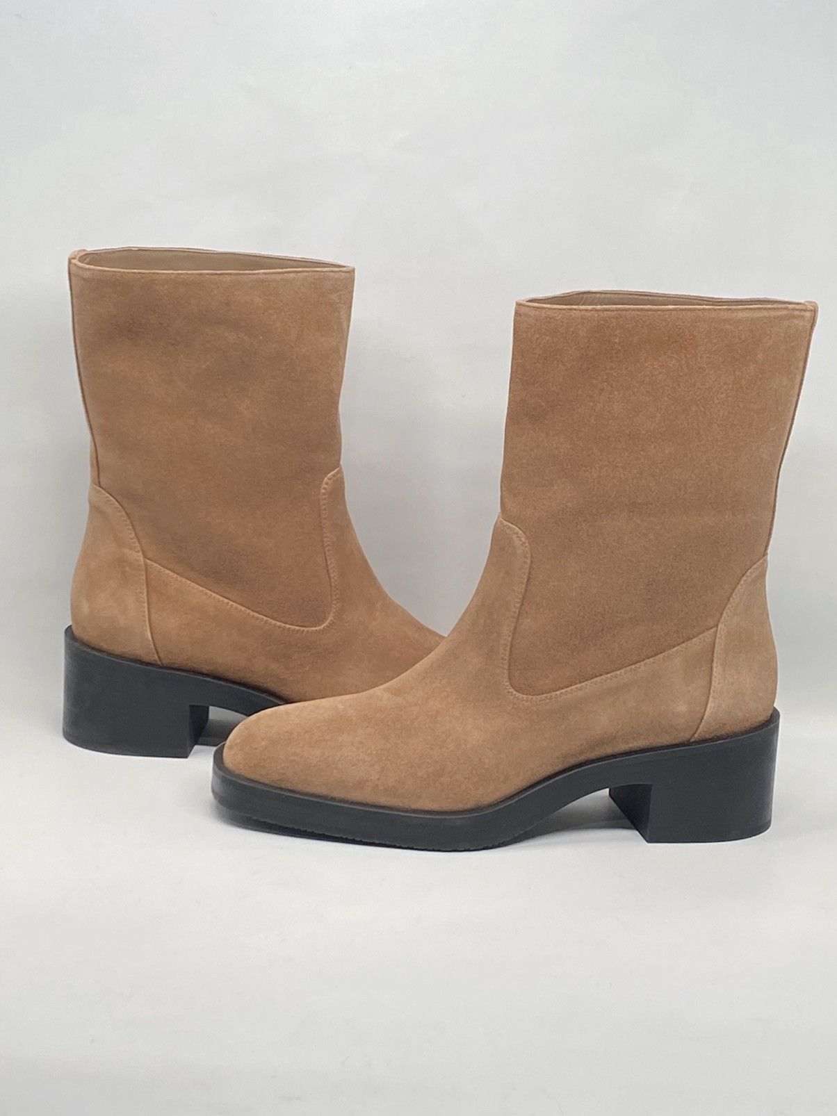 Stuart Weitzman Stuart Weitzman Kaia 40MM Sport Suede Booties size 9 Size US 9 / IT 39 - 6 Thumbnail
