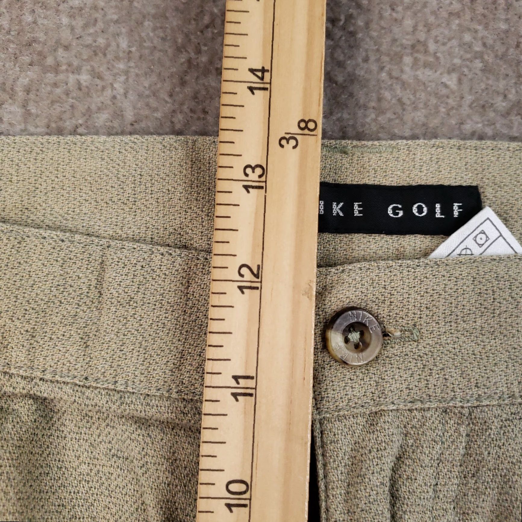 Nike VINTAGE Nike Golf Shorts Mens 35 (38 actual) Beige Flat Front Pleated Casual Y2K Size US 35 - 7 Thumbnail