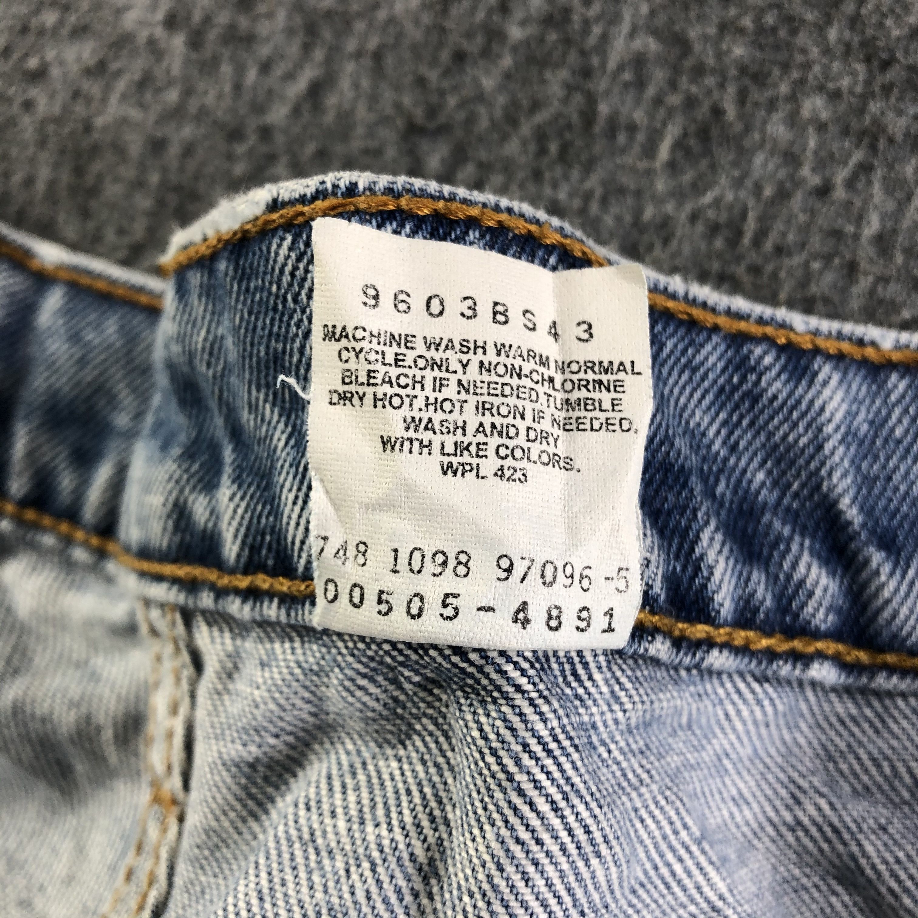 Levi's Vintage Light Wash Levis 505 Jeans-J4124 Size US 35 - 11 Thumbnail