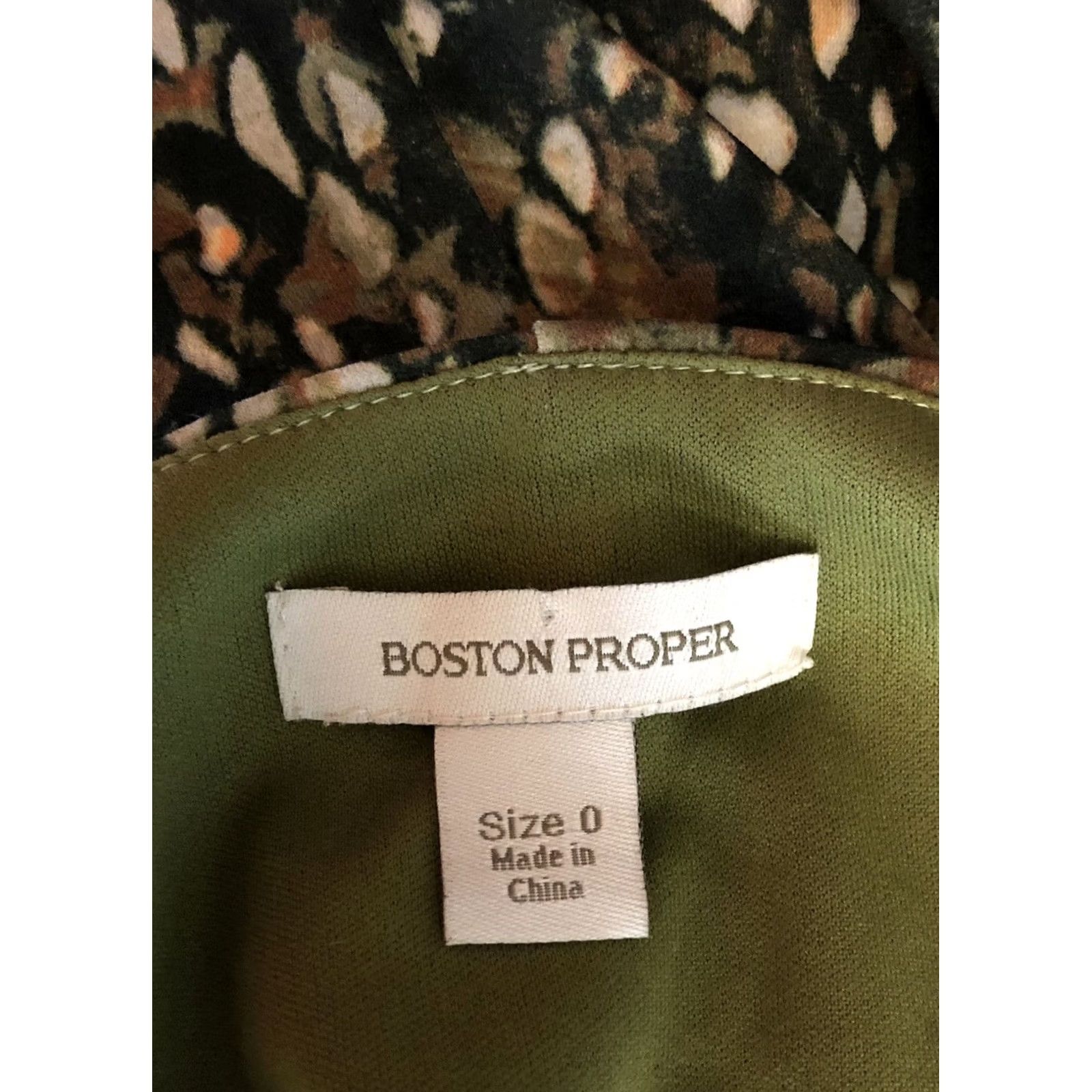 Boston Proper Boston Proper Dress Geometric Green V-Neck Knee Length Ruched Bodycon 0 Women Black? (color shown green) Size XS / US 0-2 / IT 36-38 - 5 Thumbnail