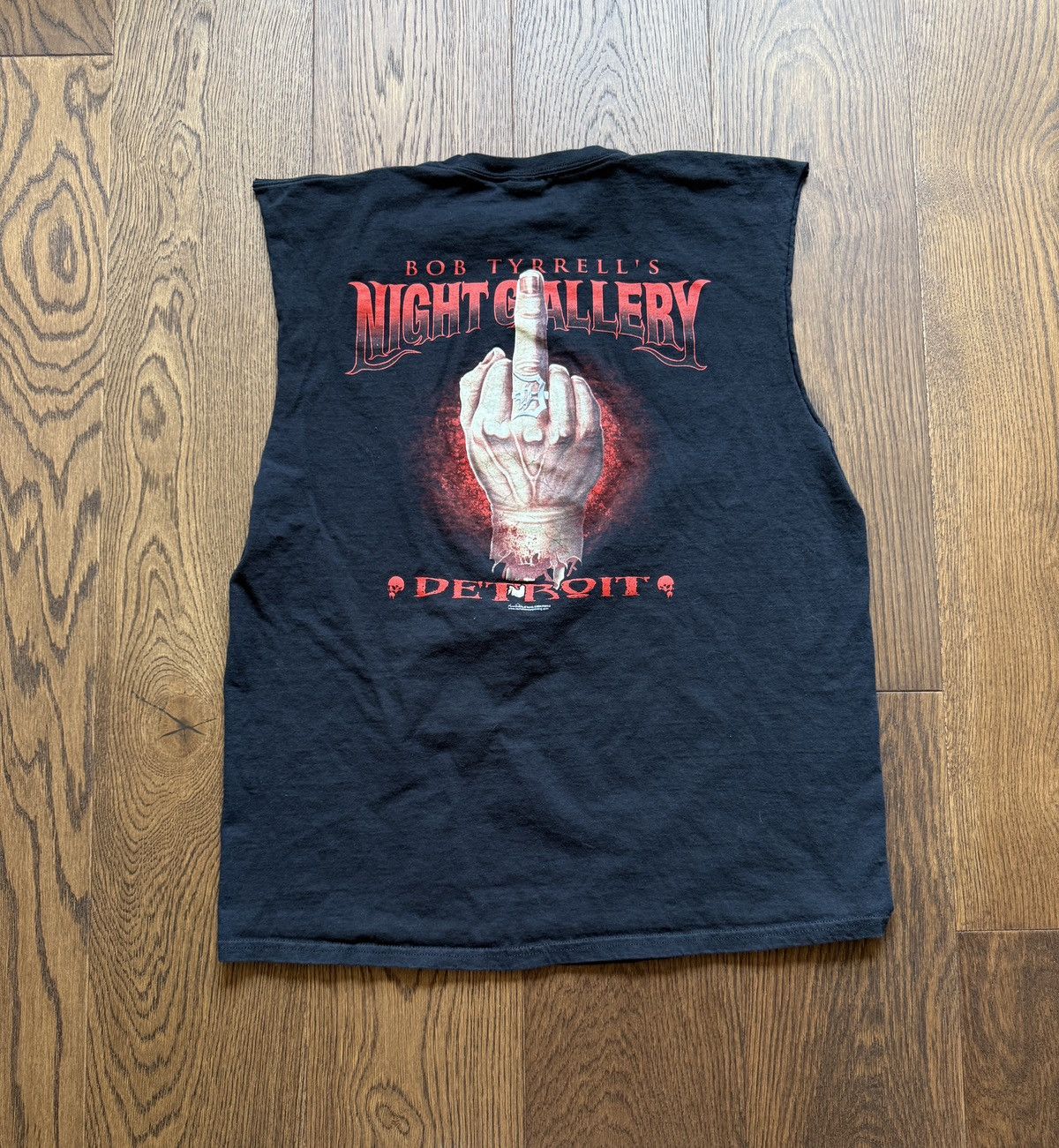 Vintage Vintage Y2K Detroit Night Gallery Tattoo Shop Cutoff Tee Size US XL / EU 56 / 4 - 1 Thumbnail