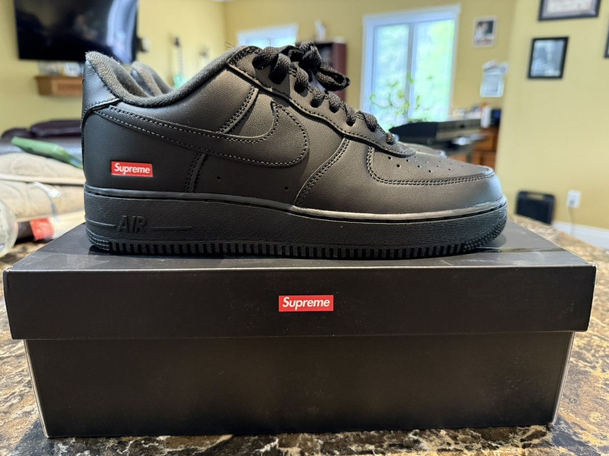 Nike × Supreme Nike Air Force 1 low x Supreme Size US 9 / EU 42 - 10 Thumbnail
