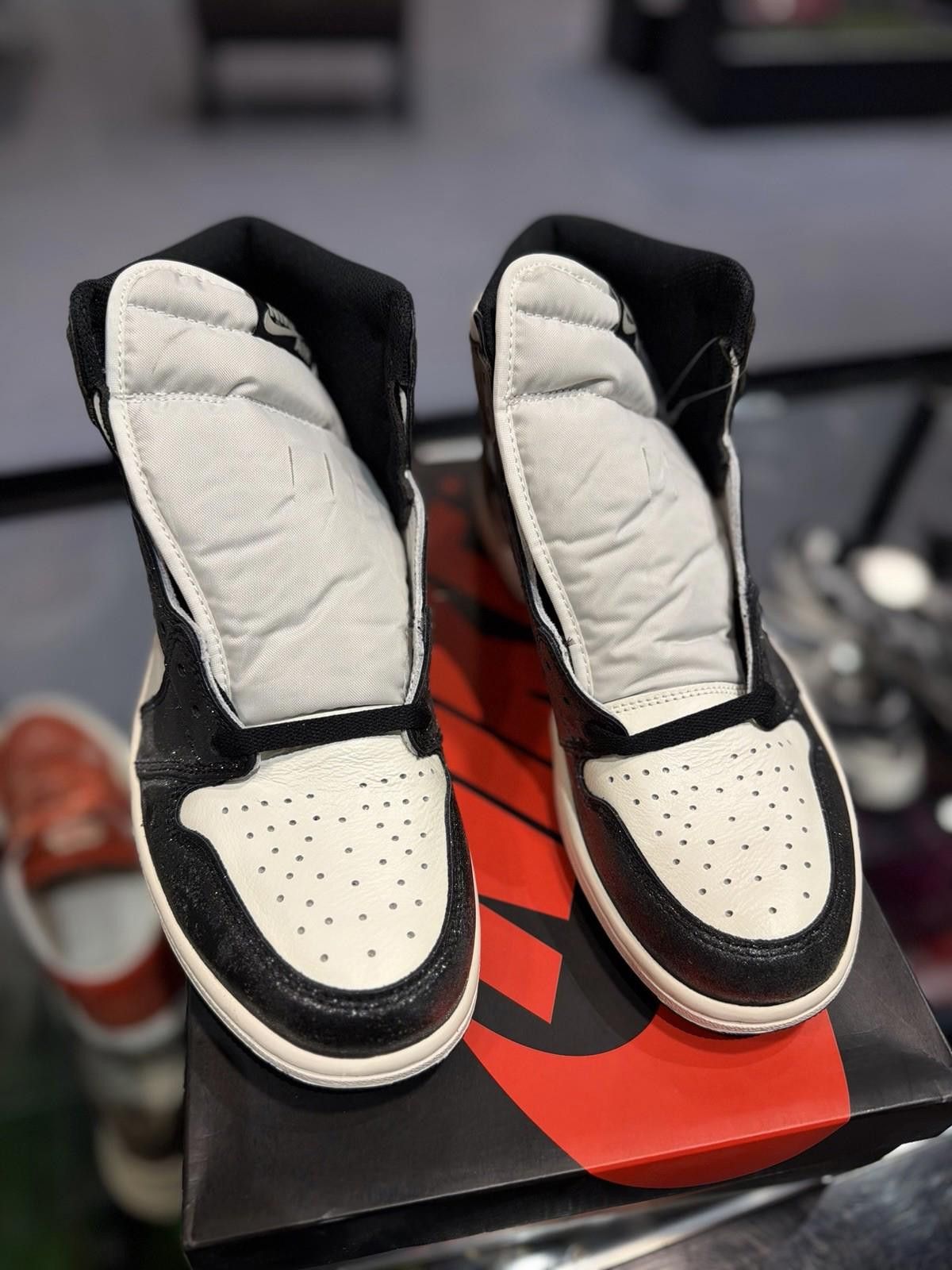 Jordan Brand Size 10.5 - Jordan 1 Retro OG High Dark Mocha (555088 105) Size US 10.5 / EU 43-44 - 9 Thumbnail
